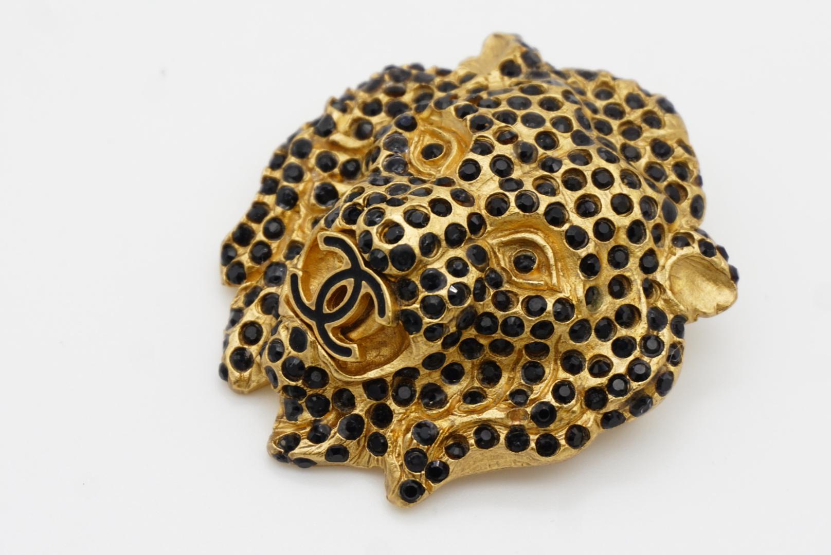 Chanel Vintage 2001 Lion Head Black Crystals Logo Coco CC Gold Brooch Pendant 5