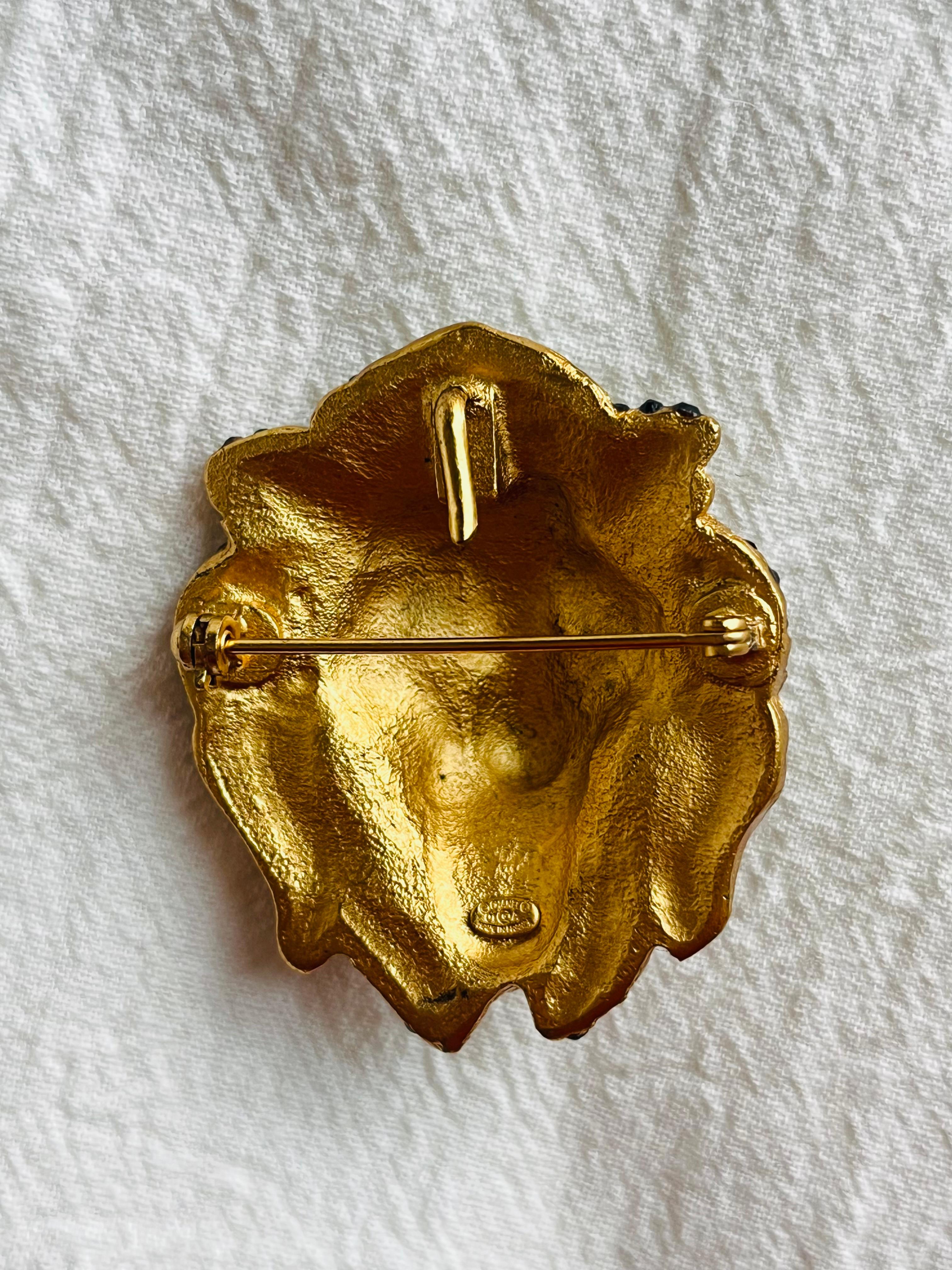 Chanel Vintage 2001 Lion Head Black Crystals Logo Coco CC Gold Brooch Pendant 11