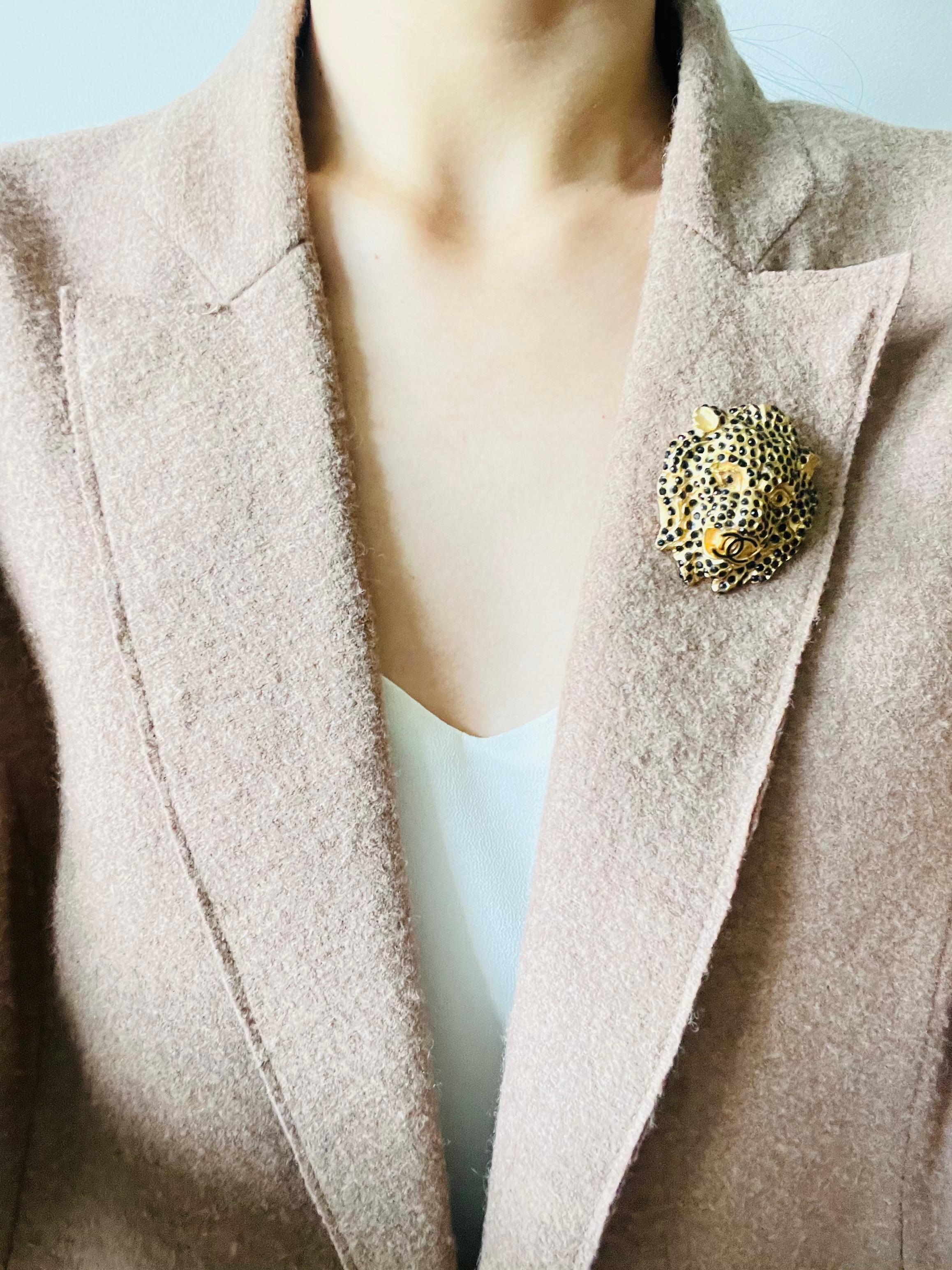 Chanel Vintage 2001 Lion Head Black Crystals Logo Coco CC Gold Brooch Pendant 1