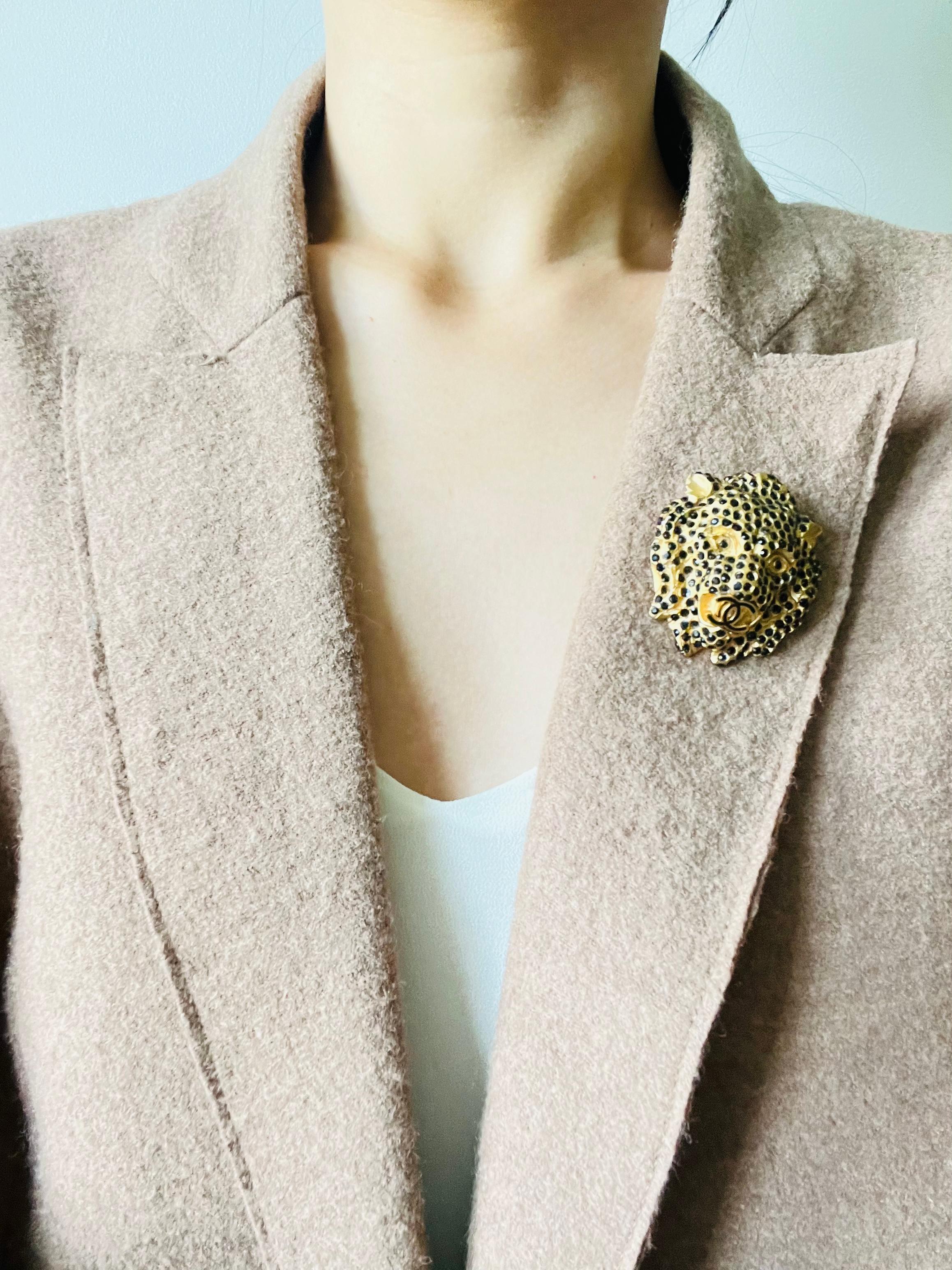 Chanel Vintage 2001 Lion Head Black Crystals Logo Coco CC Gold Brooch Pendant 2