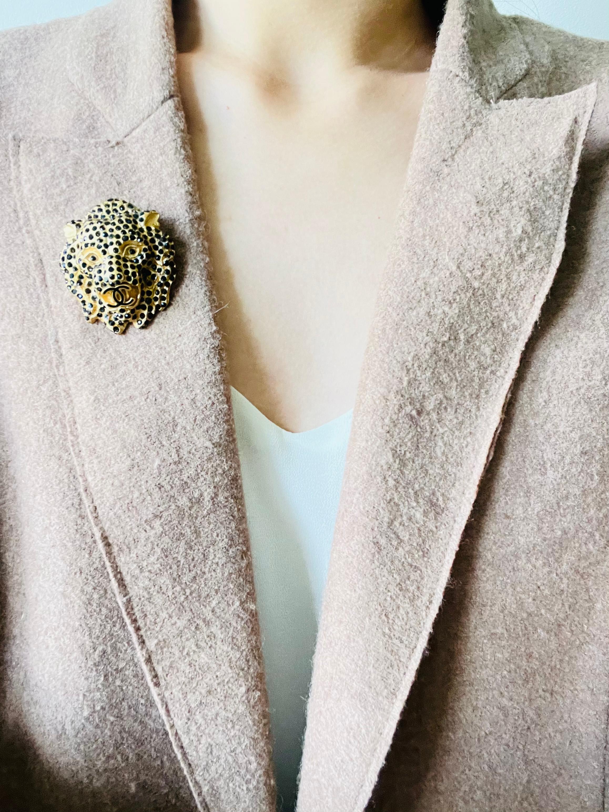 Chanel Vintage 2001 Lion Head Black Crystals Logo Coco CC Gold Brooch Pendant 3