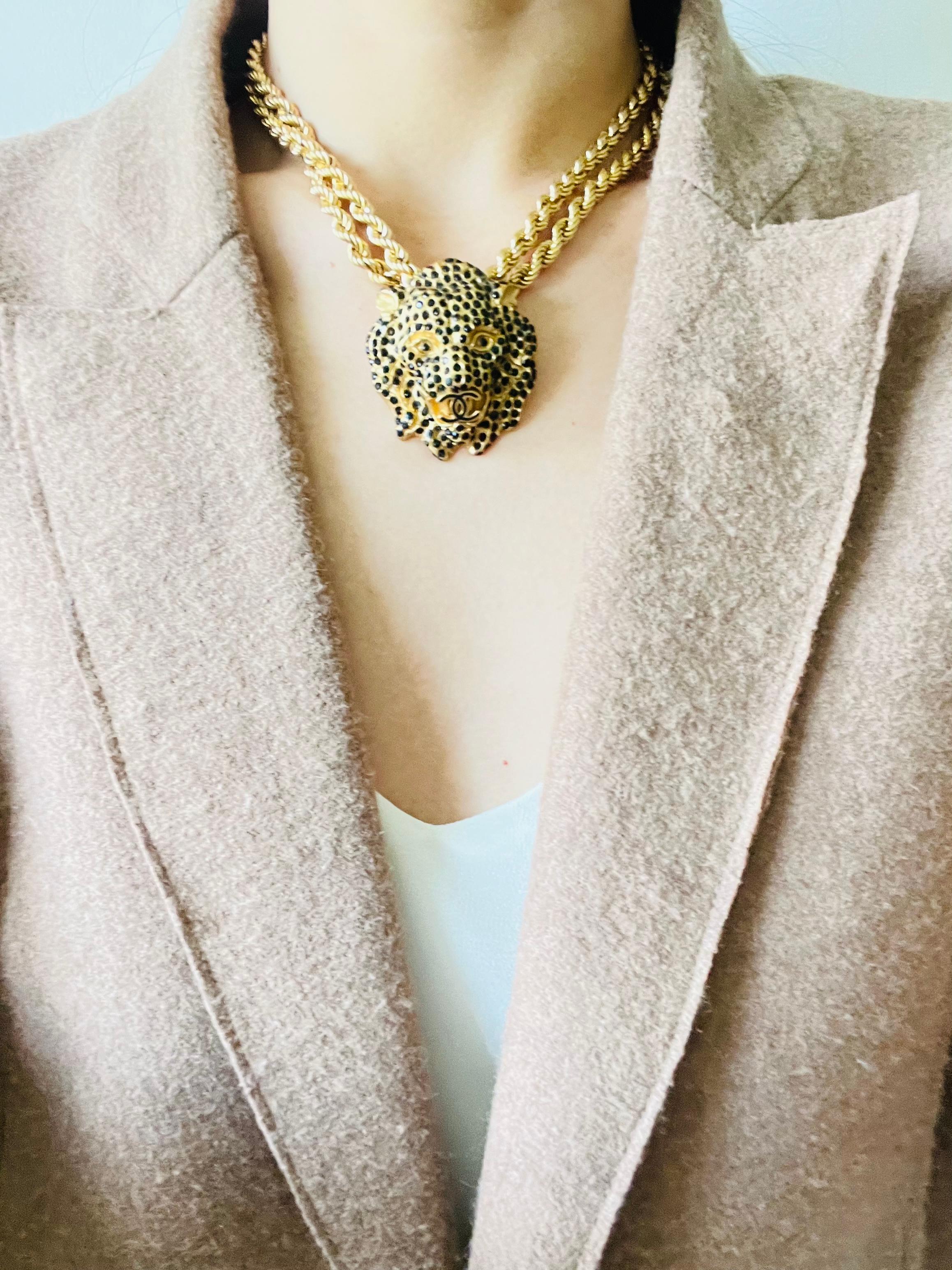Chanel Vintage 2001 Lion Head Black Crystals Logo Coco CC Gold Brooch Pendant 4