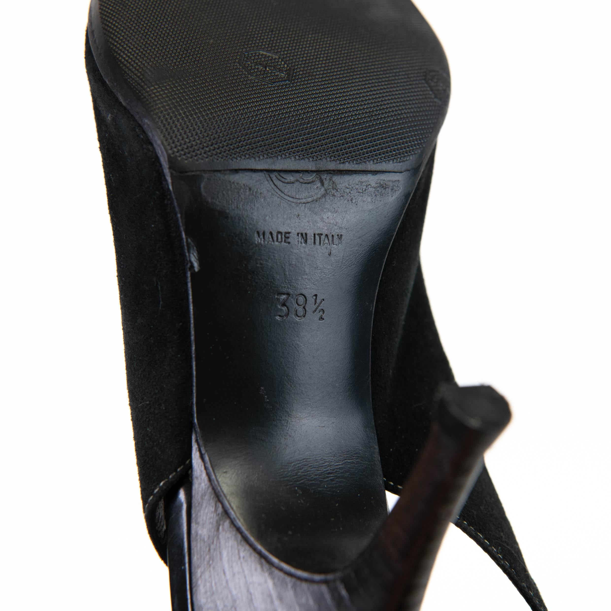 Chanel Vintage 2003 Schwarze Wildleder-Pumps mit Slingback Größe 38,5 im Zustand „Gut“ in Corona Del Mar, CA