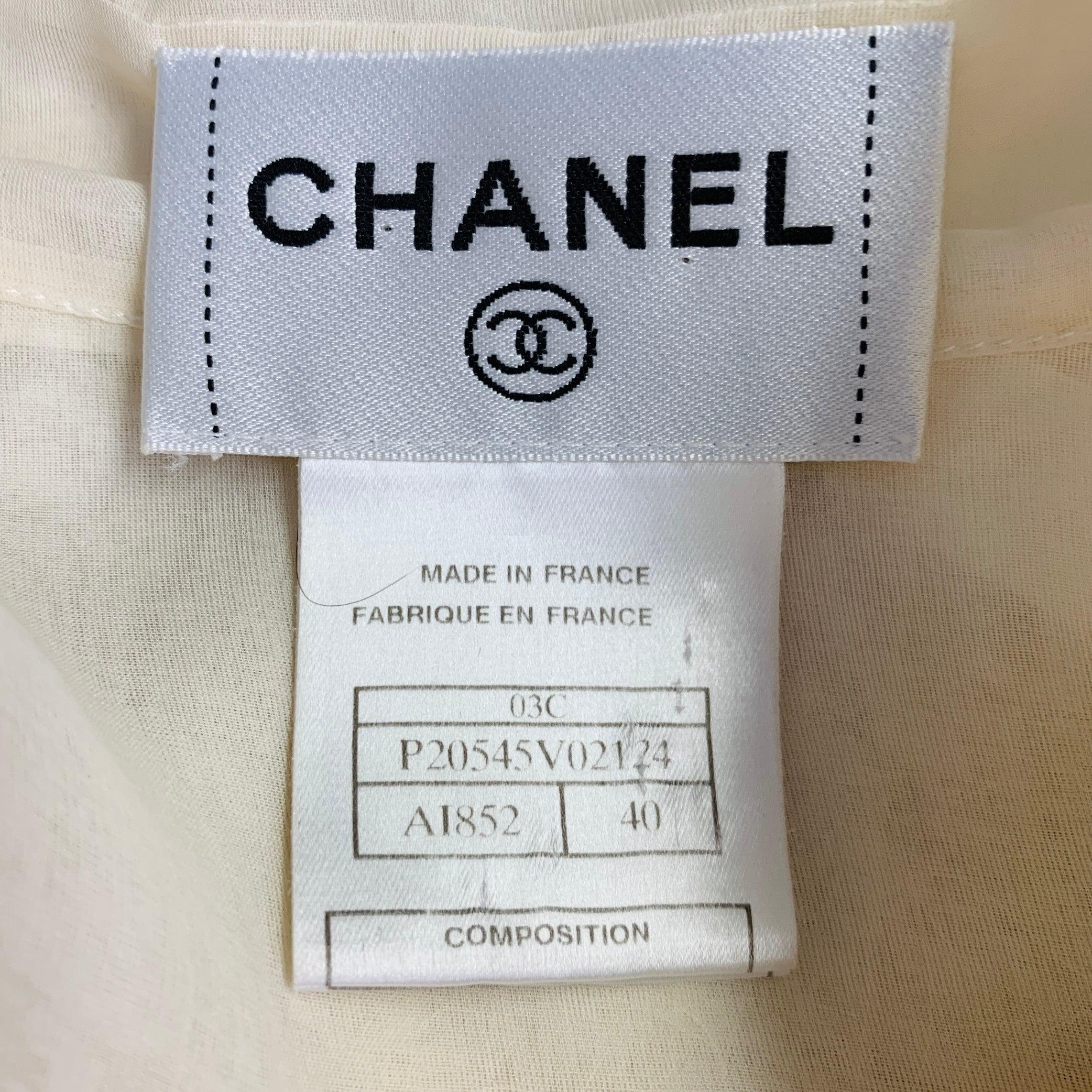 CHANEL Vintage 2003 Cruise Größe 8 Creme schwarz Seide schiere plissiert kurze Ärmel Bluse im Angebot 1