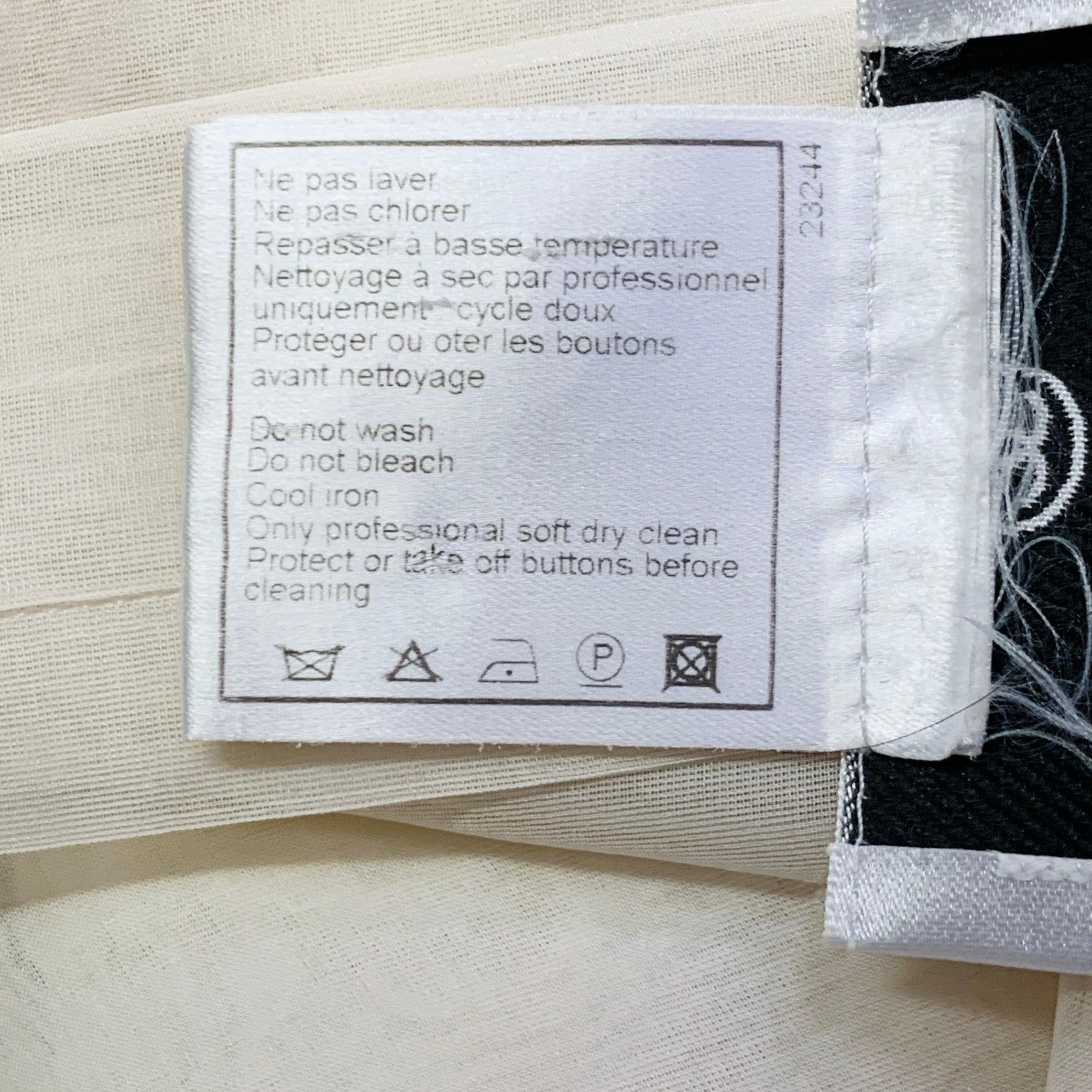CHANEL Vintage 2003 Cruise Größe 8 Creme schwarz Seide schiere plissiert kurze Ärmel Bluse im Angebot 3