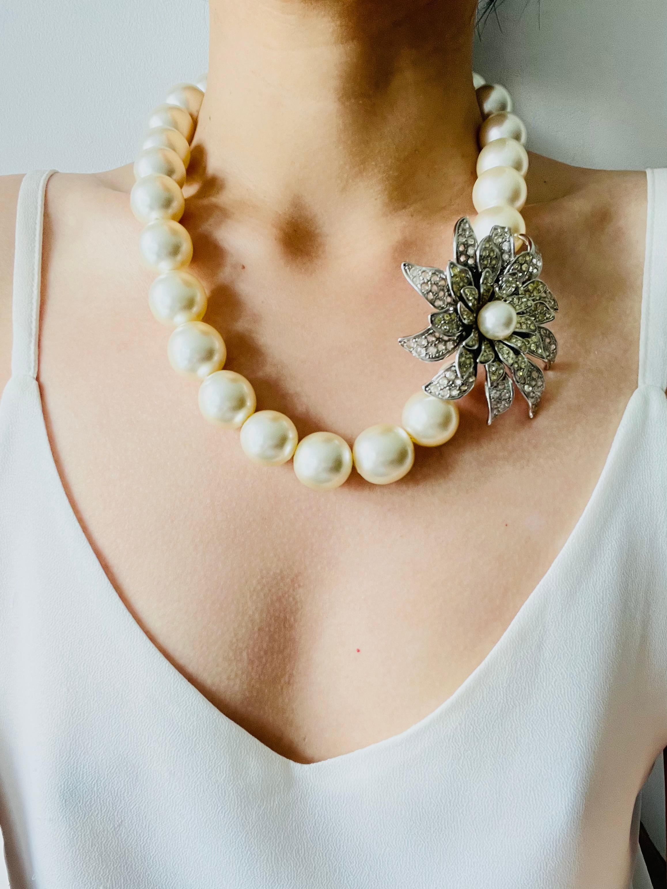 Chanel Vintage 2005 Large CC Logo Crystals Flower Blossom White Pearls Necklace 5
