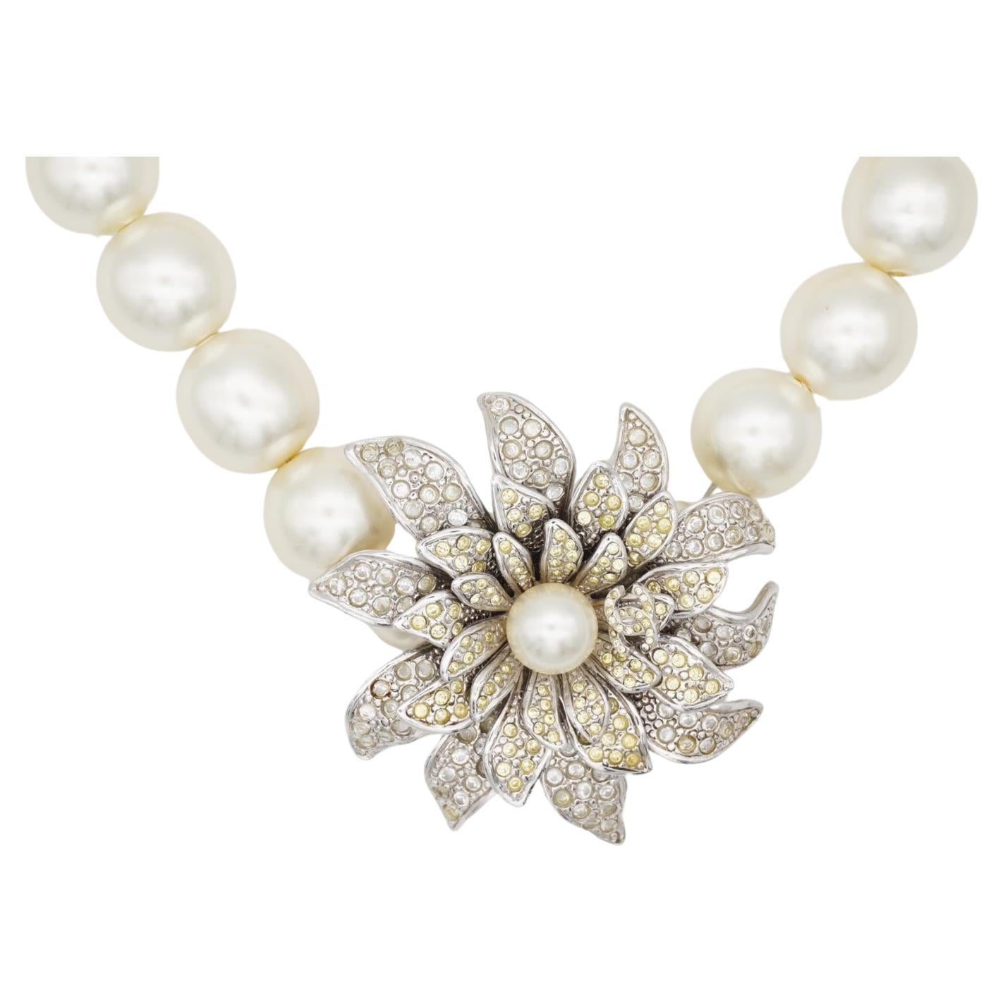 Chanel Vintage 2005 Massive Large CC Logo Crystals Flower Blossom White Round Pearls Statement Choker Necklace, Silver Tone

Very good condition. Not any stones loss. 100% Genuine.

Signed at back. Rare to find. 

Size: 52 *2.0 cm. Pendant: 6.5* 6.5