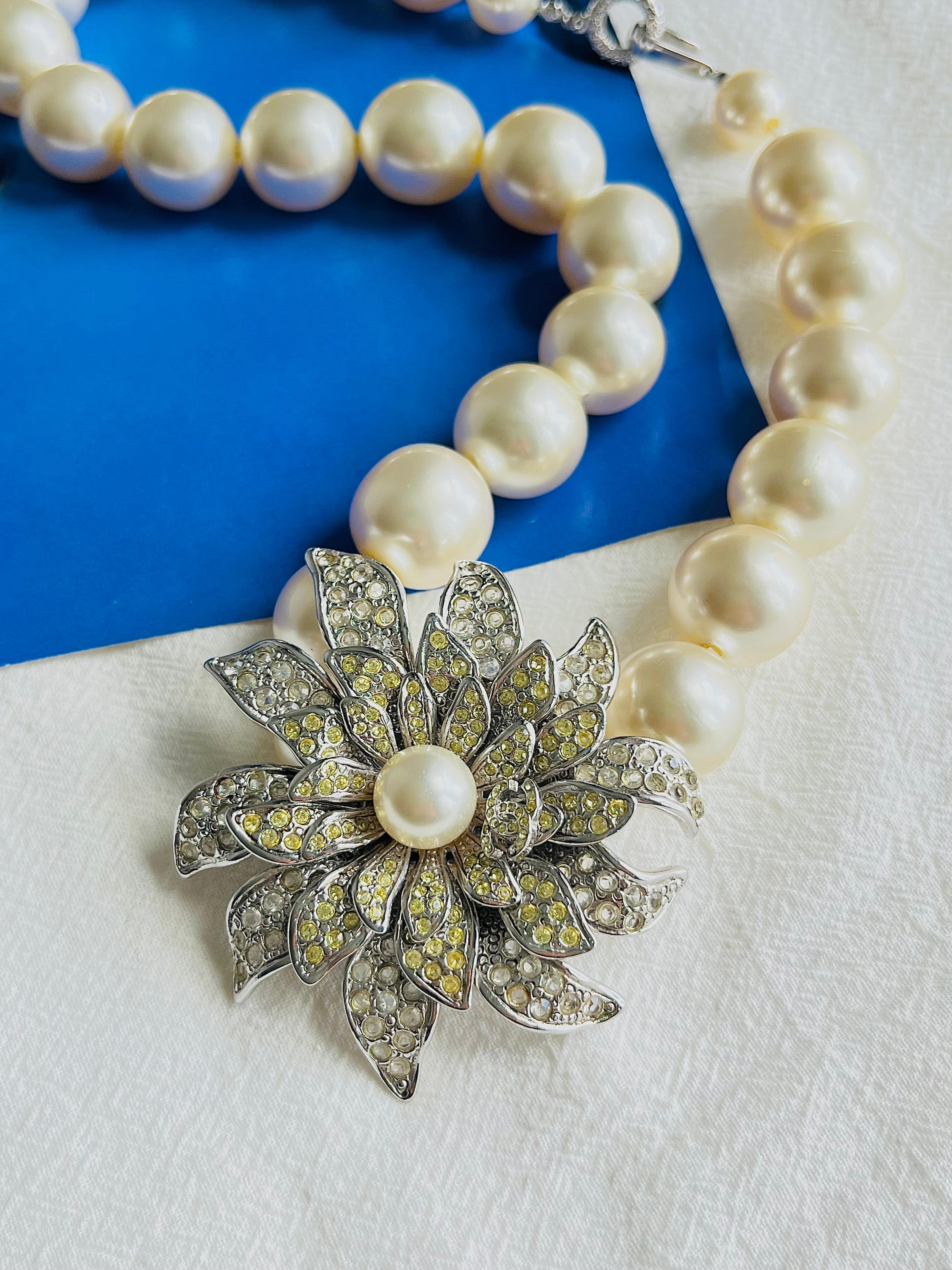 Chanel Vintage 2005 Large CC Logo Crystals Flower Blossom White Pearls Necklace In Excellent Condition In Wokingham, England