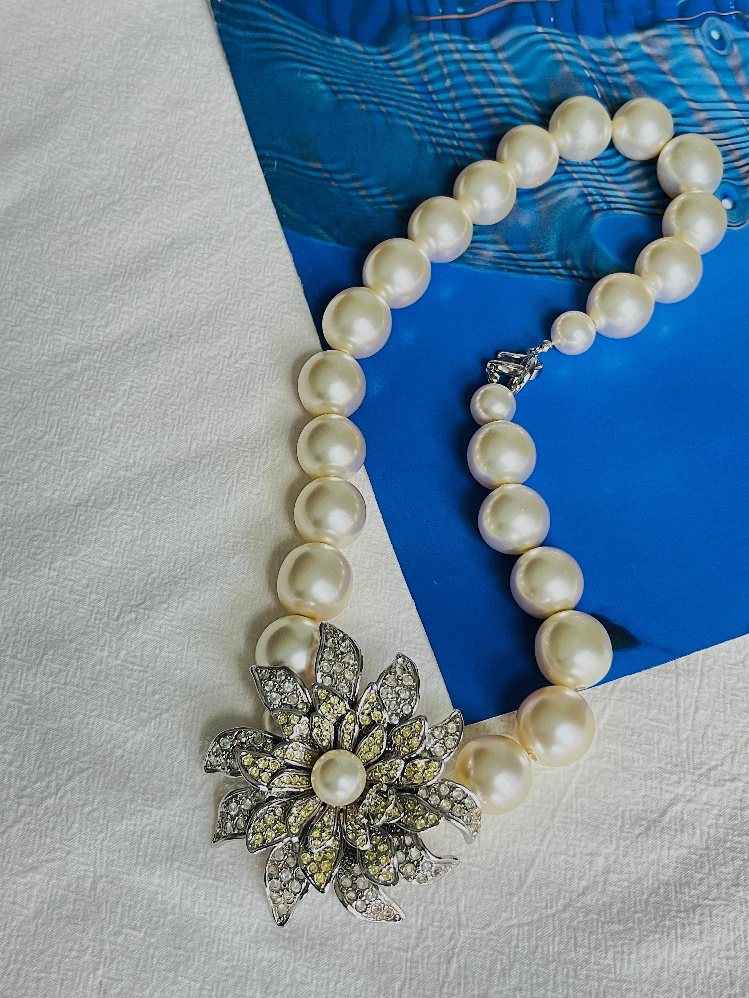 Women's or Men's Chanel Vintage 2005 Large CC Logo Crystals Flower Blossom White Pearls Necklace