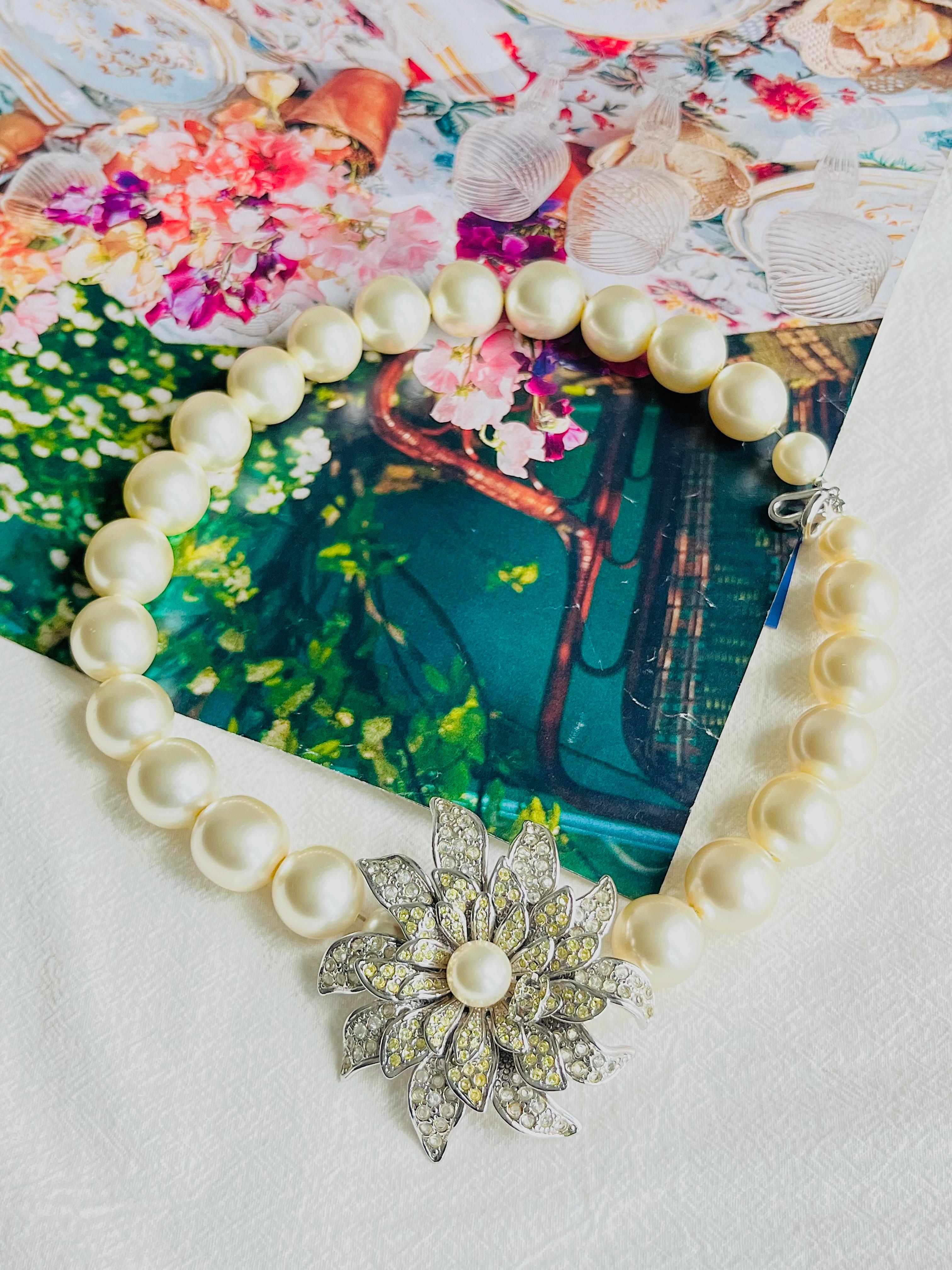 Chanel Vintage 2005 Large CC Logo Crystals Flower Blossom White Pearls Necklace 1