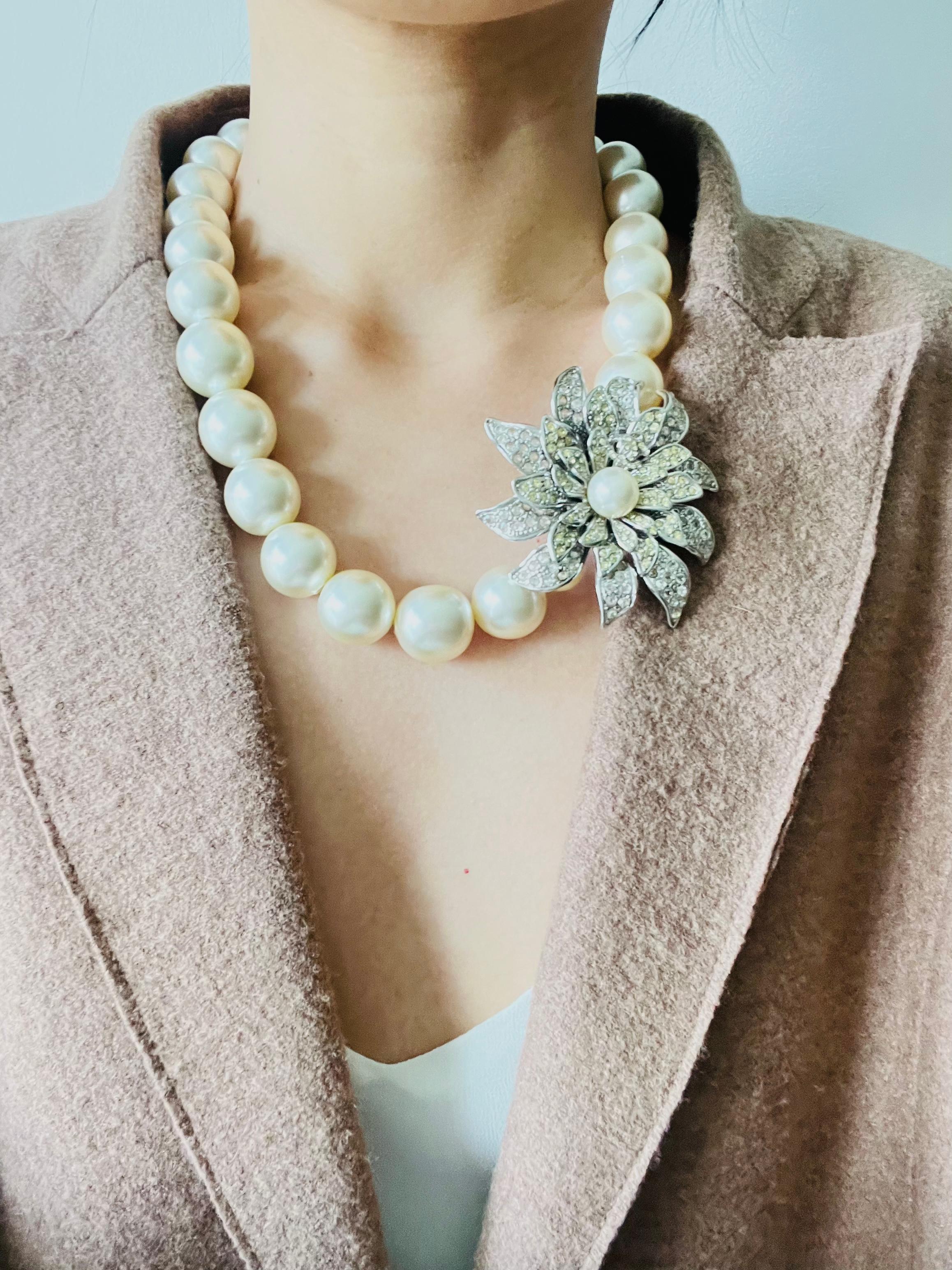 Chanel Vintage 2005 Large CC Logo Crystals Flower Blossom White Pearls Necklace 3