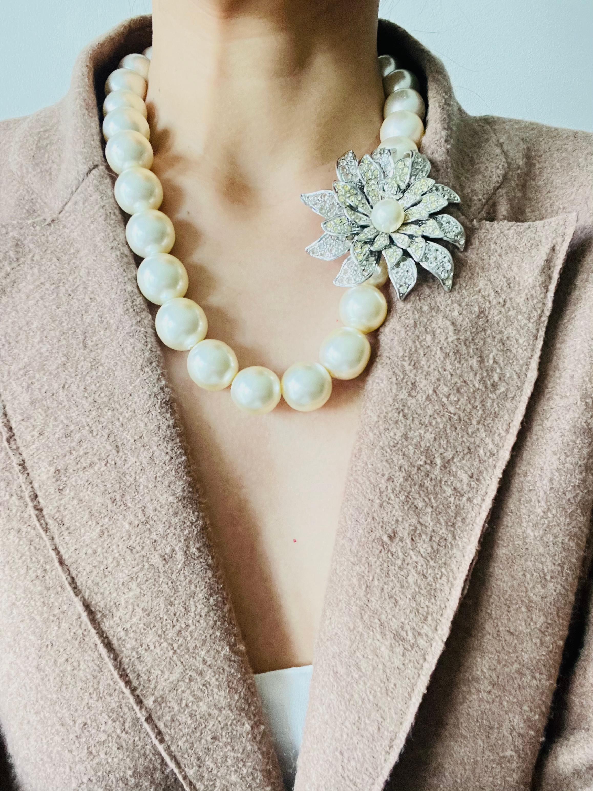 Chanel Vintage 2005 Large CC Logo Crystals Flower Blossom White Pearls Necklace 4