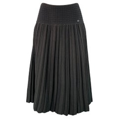 Chanel Vintage 2005 Taglia 6 Gonna a pieghe in misto viscosa nera con elastico in vita