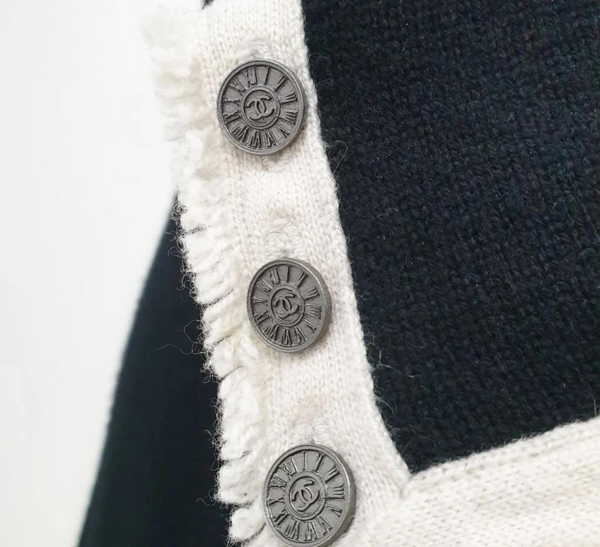Featuring a classic black and neutrals color palette, this cardigan is perfect for any occasion. The fringe trim accent adds a touch of elegance, while the long sleeves and plunge neckline create a flattering silhouette.

In very good condition,