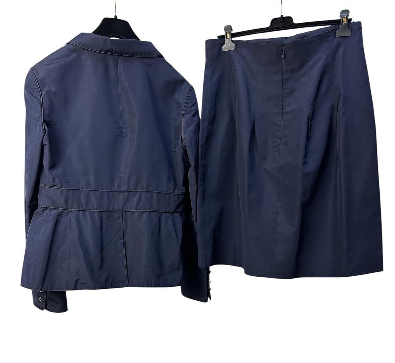 Noir Chanel Vintage 2007 Bleu Silk Logo Veste Jupe Ensemble Sz.44 en vente