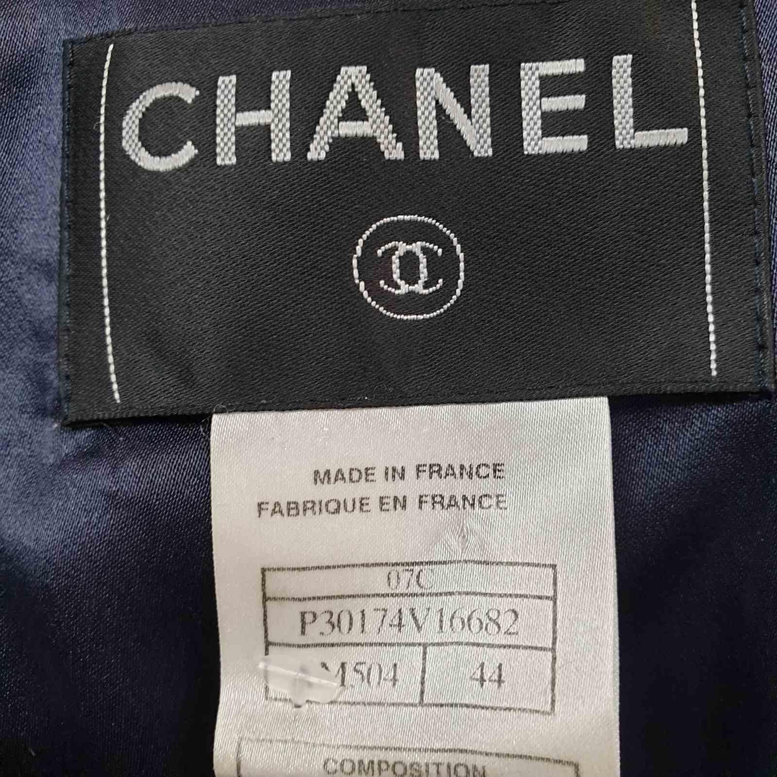 Chanel Vintage 2007 Bleu Silk Logo Veste Jupe Ensemble Sz.44 Bon état - En vente à Krakow, PL