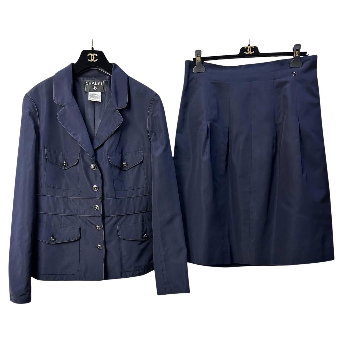 Chanel Vintage 2007 Bleu Silk Logo Veste Jupe Ensemble Sz.44 en vente