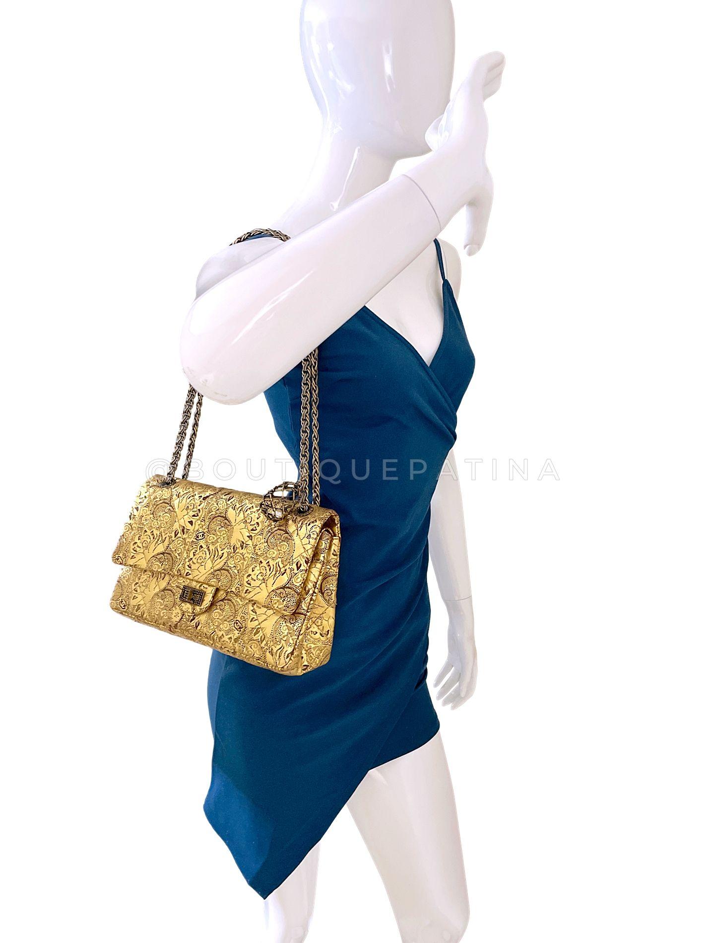 Chanel Vintage 2009 Gold Brocade 2.55 Reissue Flap Bag 226 Moscow 68448 For Sale 10
