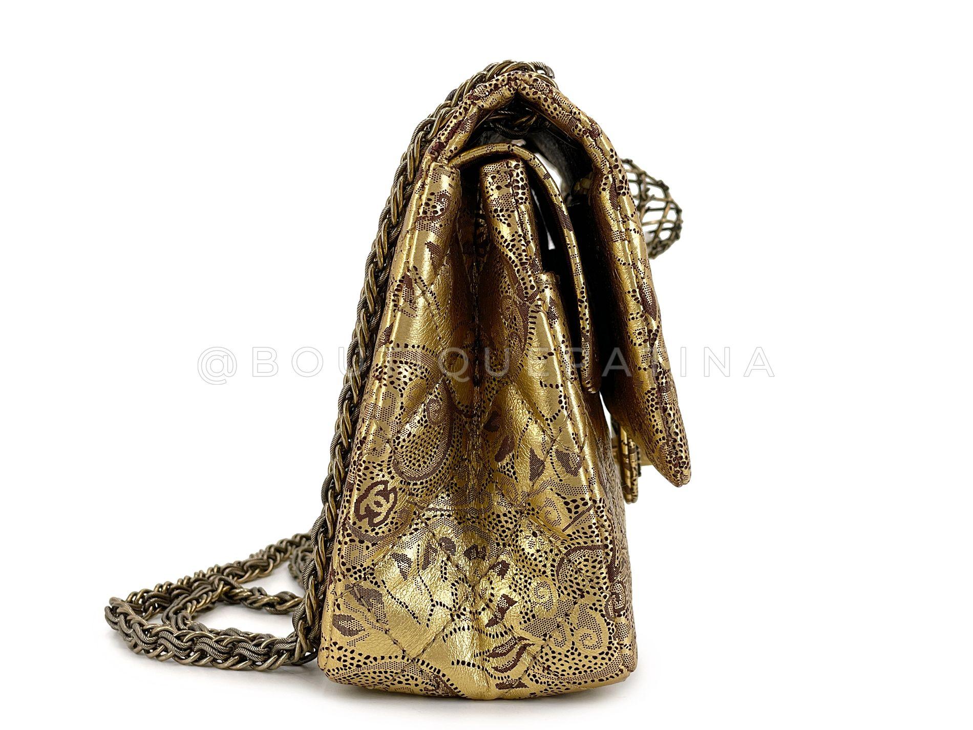Chanel Vintage 2009 Gold Brocade 2.55 Reissue Flap Bag 226 Moscow 68448 In Excellent Condition For Sale In Costa Mesa, CA