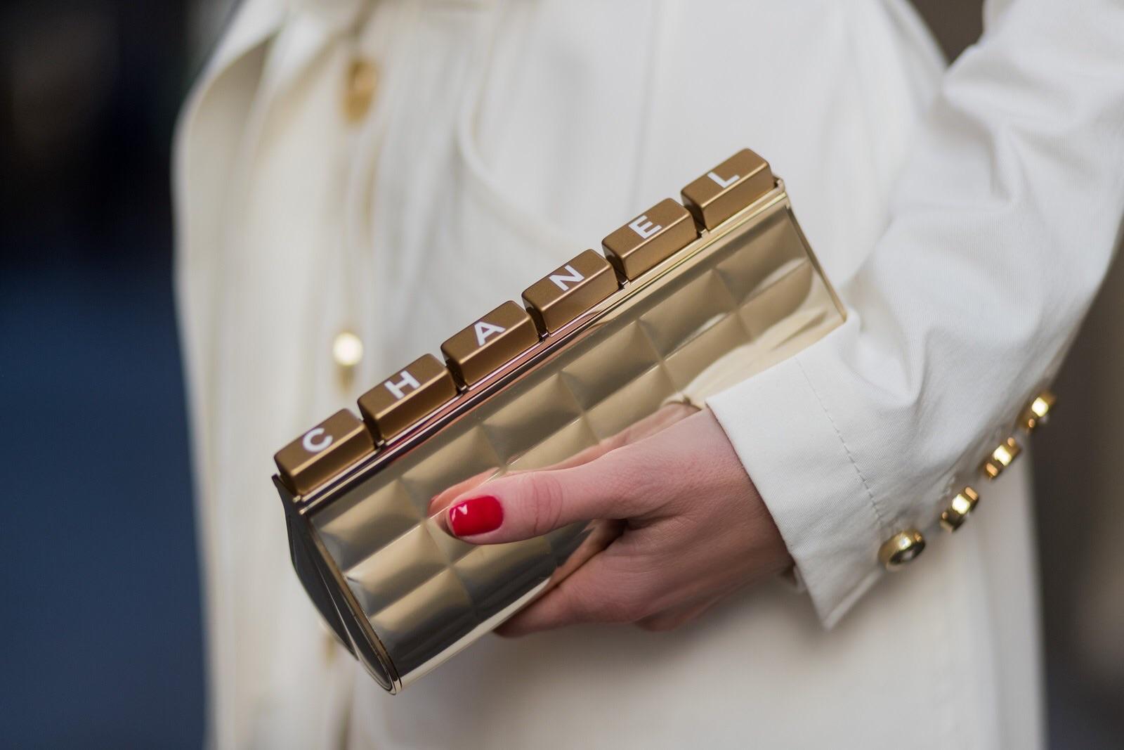 Chanel Vintage 2010 Gold Bar Keyboard Clutch Minaudière im Angebot 3