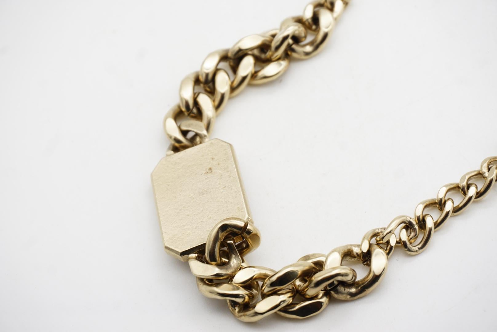 Chanel Vintage 2015 Logo CC Coco Red Mosaico Ciondolo Ottagono Omega Bracciale A Link in vendita 7