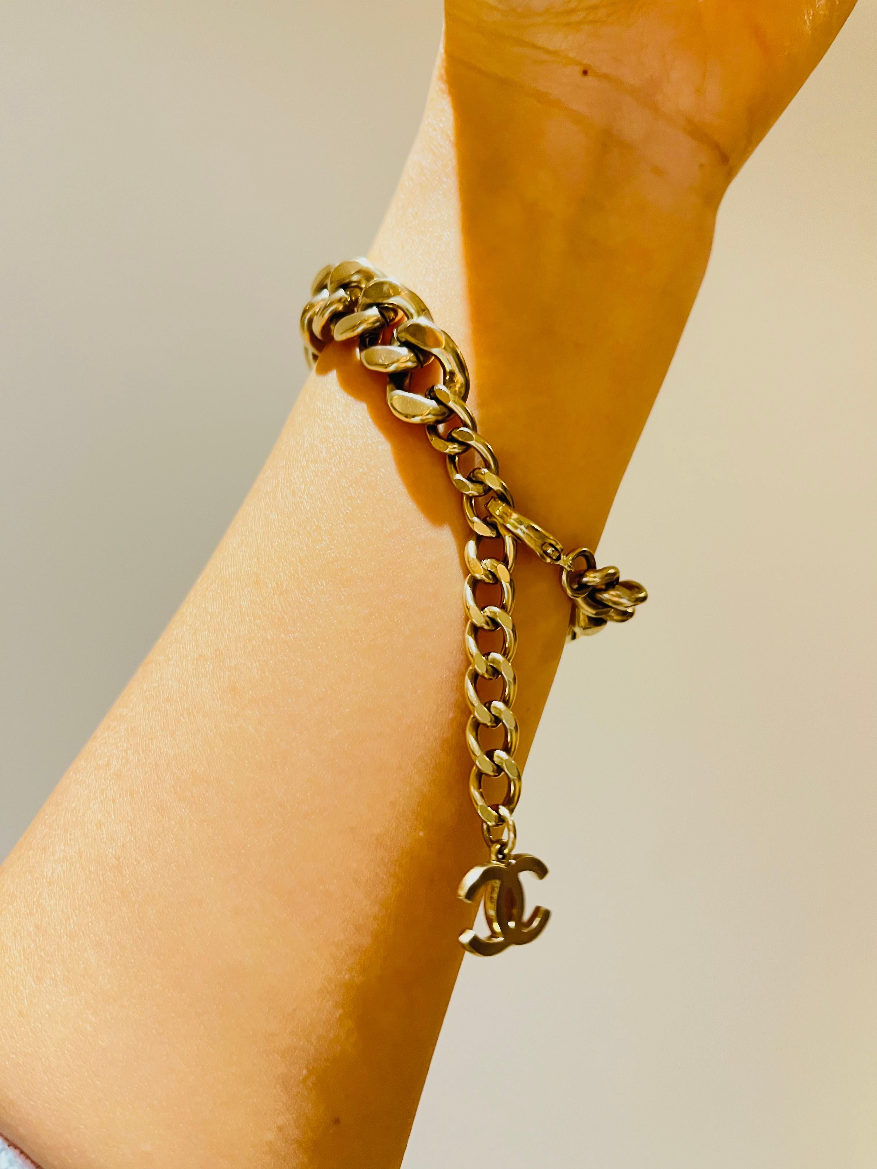 Chanel Vintage 2015 Logo CC Coco Red Mosaico Ciondolo Ottagono Omega Bracciale A Link in vendita 2