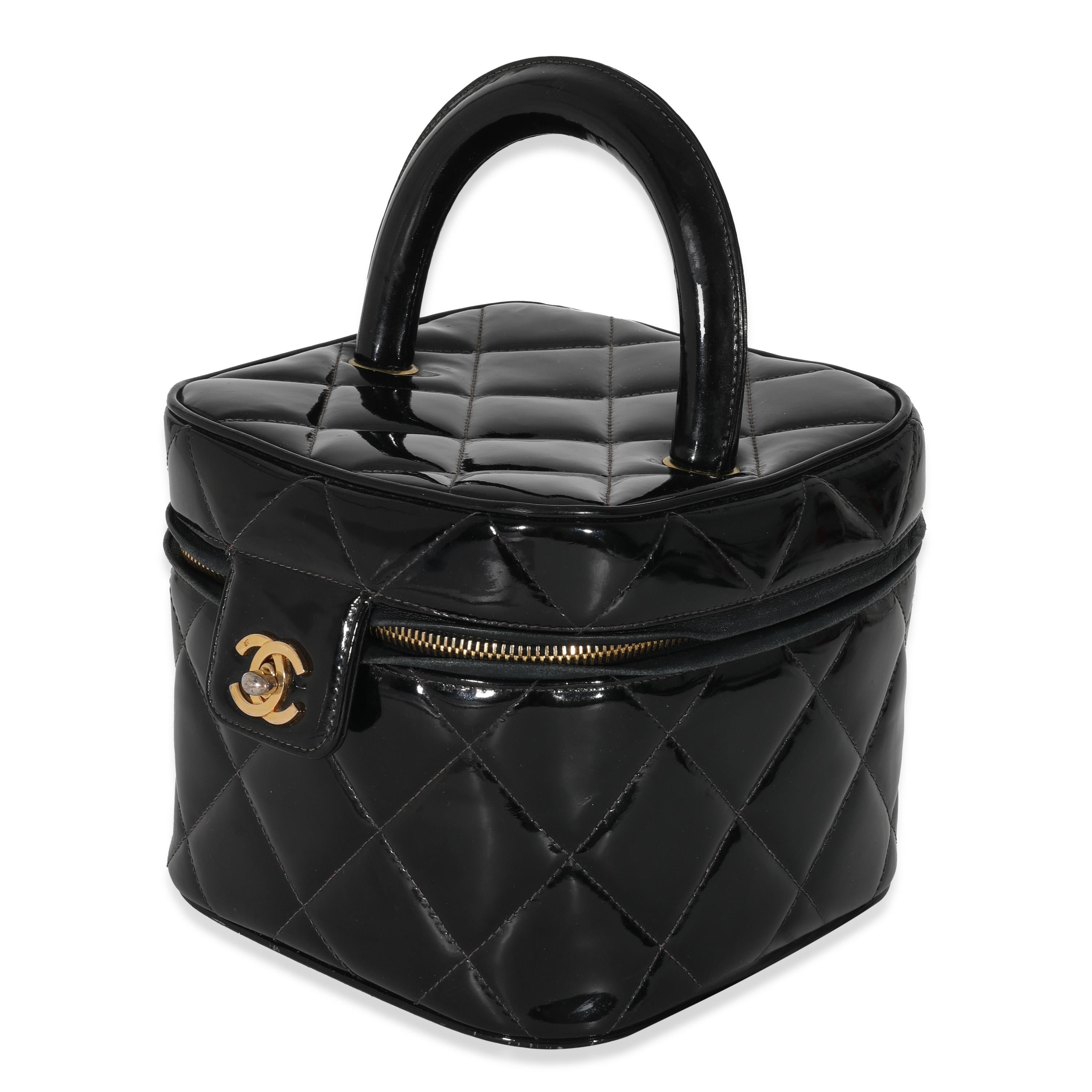 Chanel Vintage 24K Black Patent CC Vanity Case In Excellent Condition For Sale In New York, NY