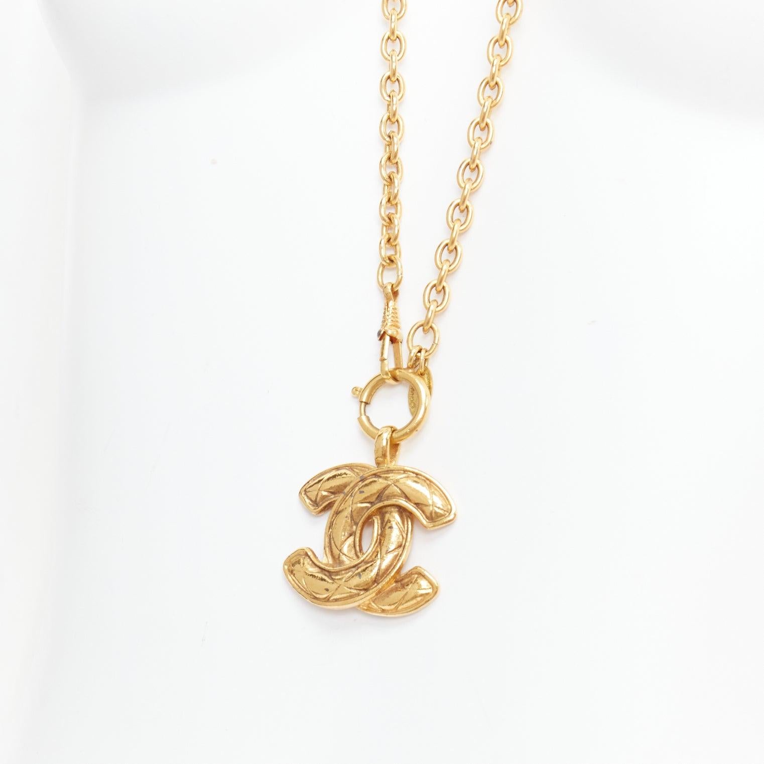 Gold CHANEL Vintage 24k gold plated CC quilted logo metal necklace belt
