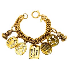 Chanel Vintage 24-Karat-Vergoldetes Charm-Armband