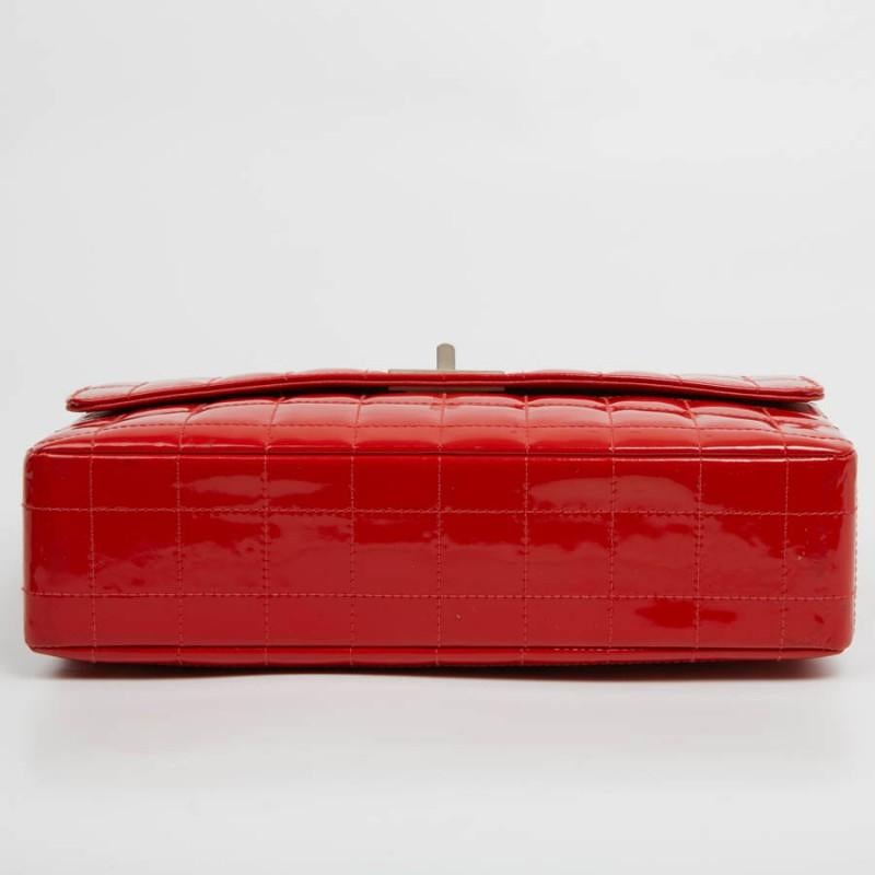 CHANEL Vintage 2.55 Red Varnished Bag  In Good Condition In Paris, FR