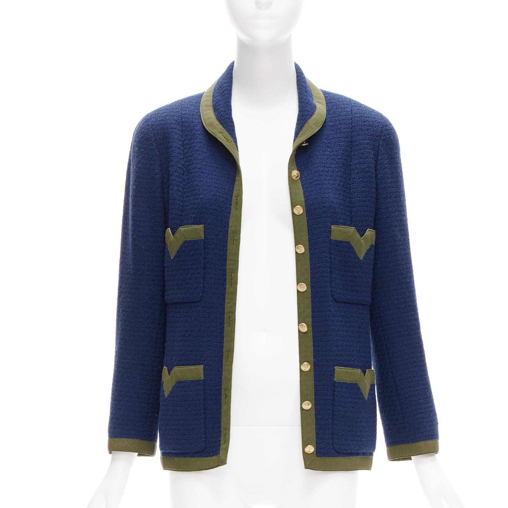 CHANEL Vintage 28931 navy green blue 4 pocket wool tweed jacket FR36 S
Reference: TGAS/D00995
Brand: Chanel
Designer: Karl Lagerfeld
Model: 289331
Material: Wool
Color: Navy, Green
Pattern: Solid
Closure: Button
Lining: Blue Silk
Extra Details: Gold