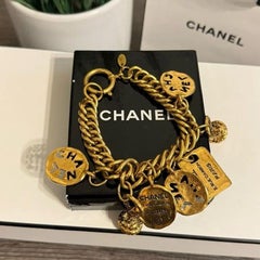 CHANEL Vintage 31 Rue Cambon Charm Gold Plated Charm Bracelet
