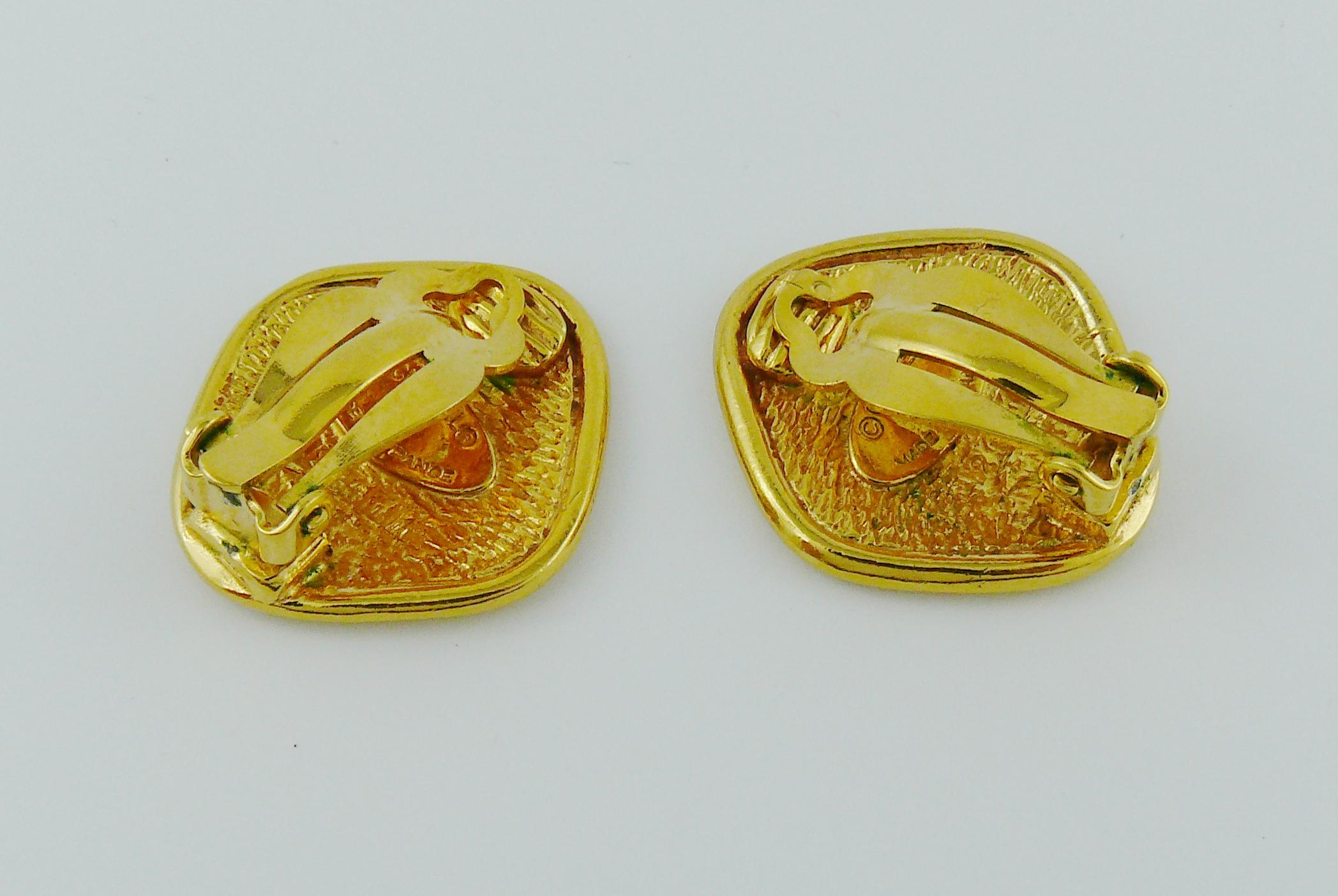 Chanel Vintage 31 Rue Cambon Paris Clip On Earrings In Good Condition In Nice, FR
