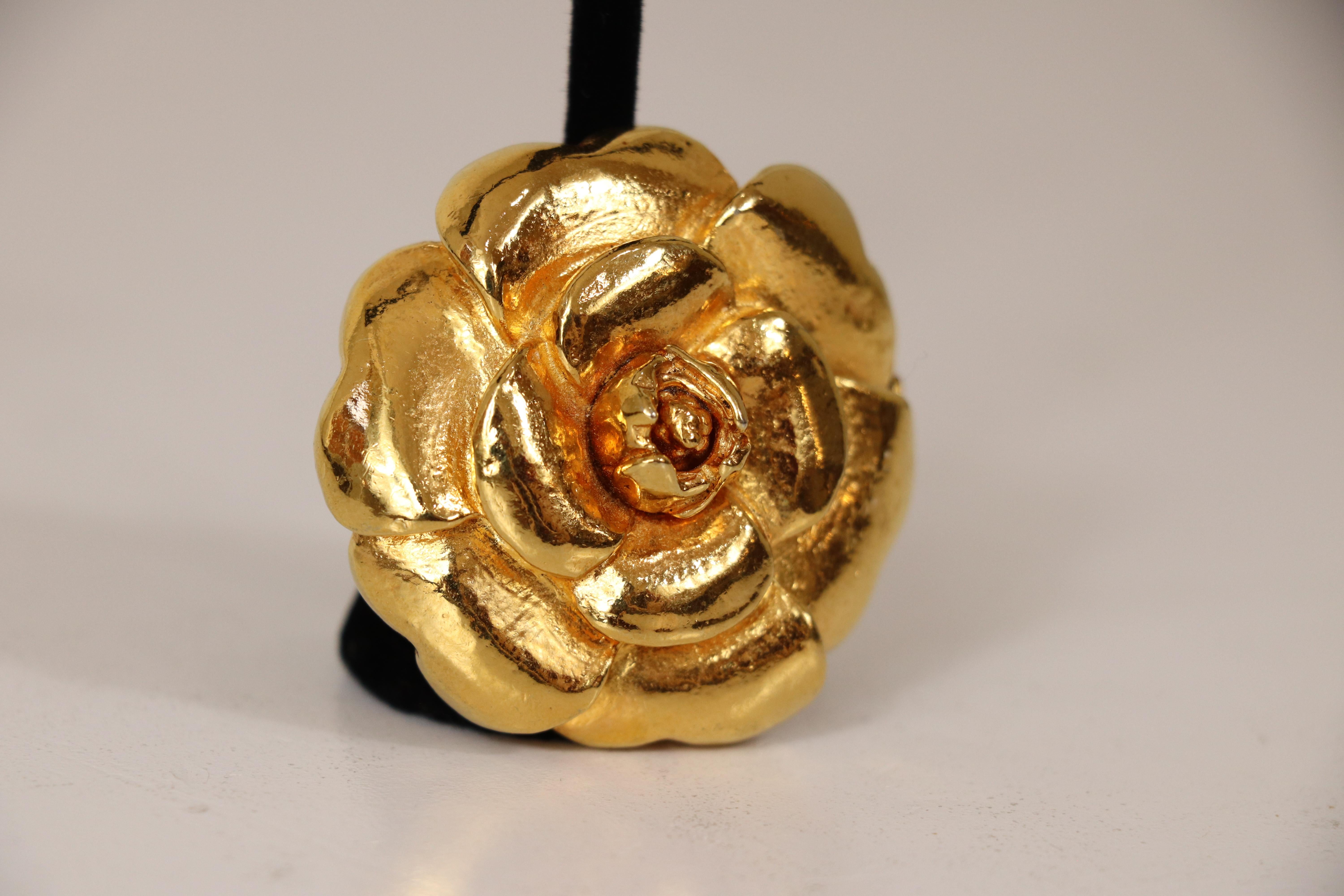 Chanel 1970's era vintage brooch, 24k gold plated Camellia flower with pin-lock clasp. Made in France. In pristine condition. 2