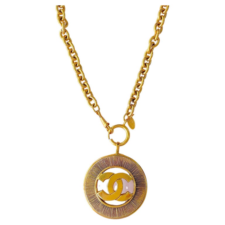 chanel pearl charm necklace gold