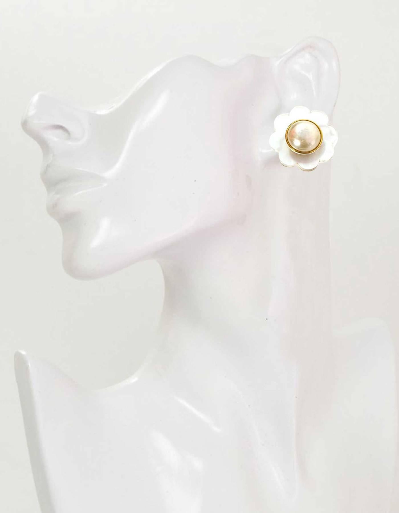 Chanel Vintage '88 Clear Resin & Pearl Flower Clip On Earrings

Made In: France
Year of Production: 1988
Color: Clear and ivory
Materials: Resin and faux pearl
Closure: Clip on
Stamp: 2 CC 8
Overall Condition: Excellent vintage, pre-owned condition