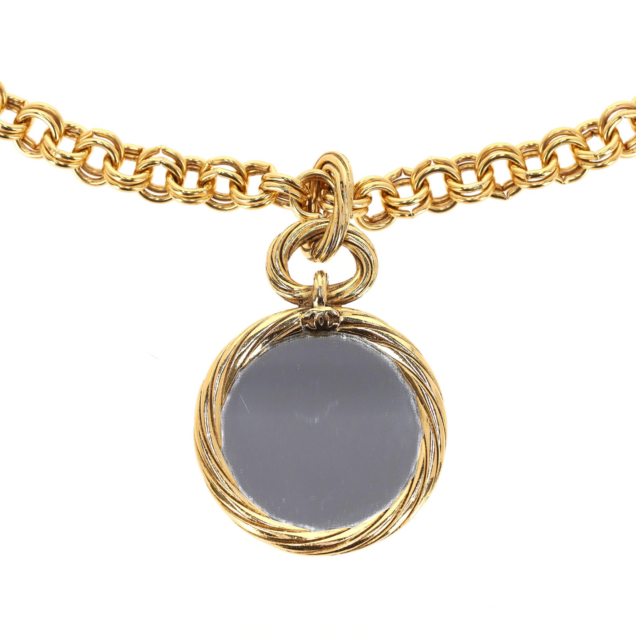 Chanel Vintage 90's 24k Gold Plated 'CC' Logo Medallion & Mirror Double-Side im Angebot 2