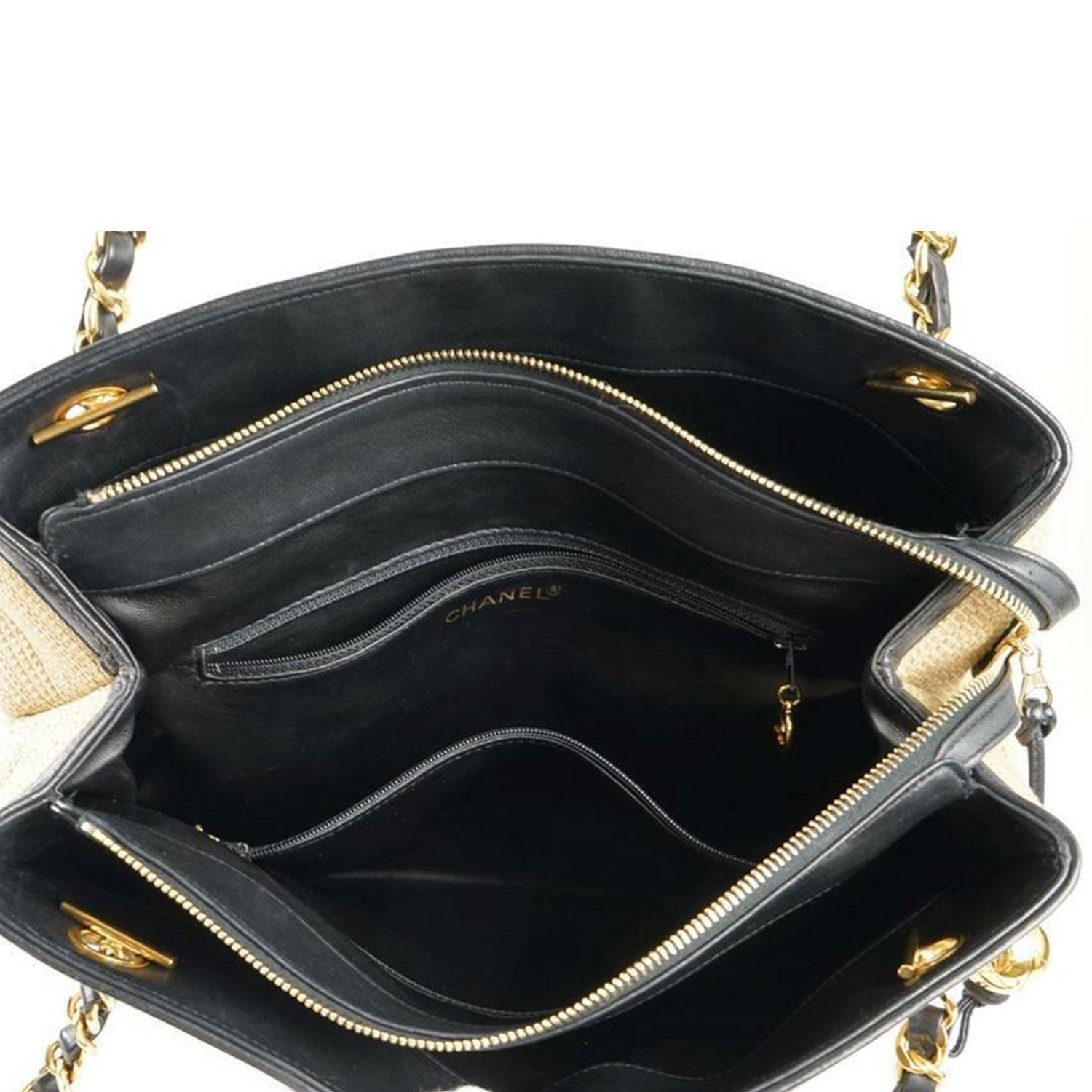 Chanel Vintage 1994 Vintage Biege Woven Straw Raffia & Lambskin Leather Tote Bag For Sale 4