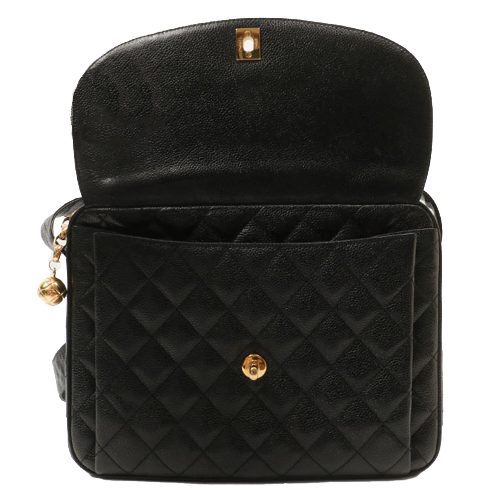 Chanel Vintage 90's Black Caviar Quilted  CC Classic Flap Crossbody Shoulder Bag For Sale 2