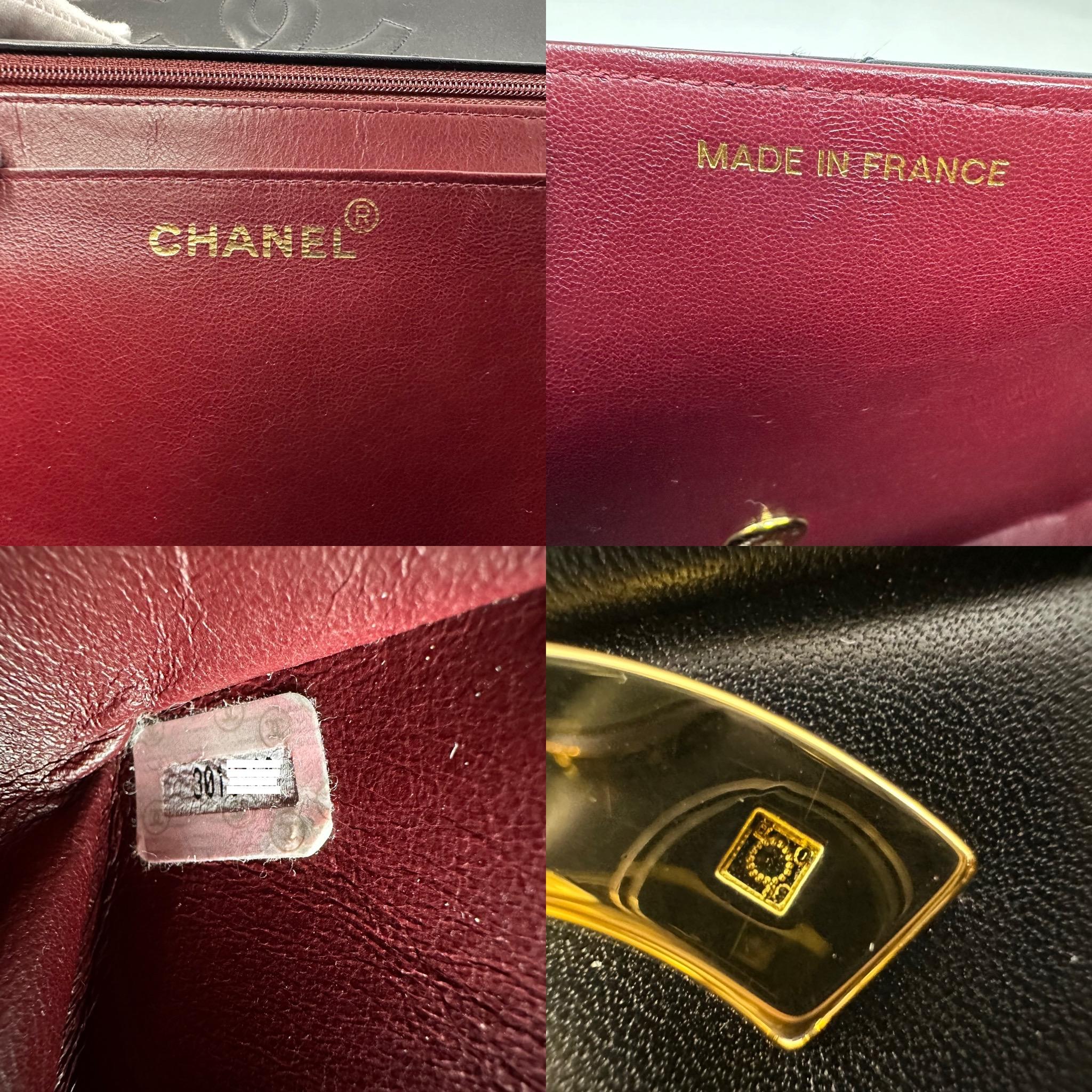 CHANEL Vintage 90s Black Lambskin Leather Maxi Flap Logo CC GHW For Sale 6