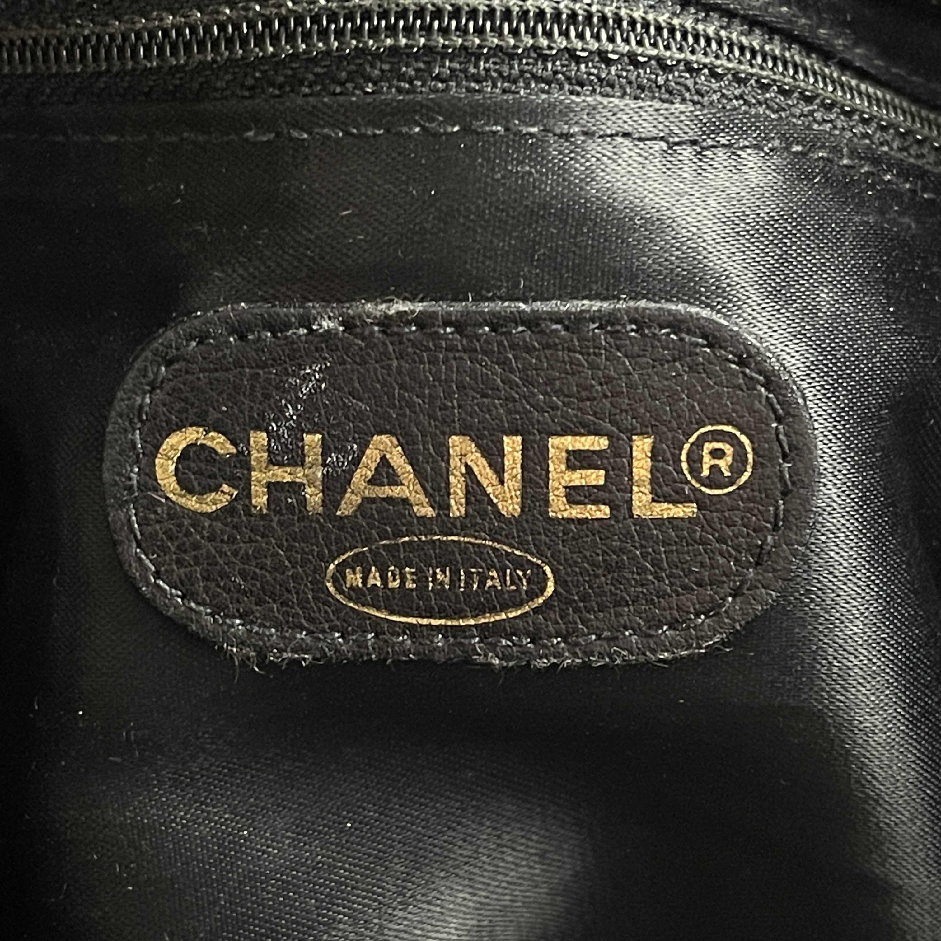 CHANEL Vintage 90s Black Patent CC Extra Large Tote / Shoulder Bag 5