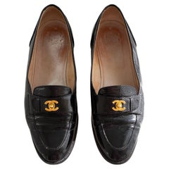 Chanel Vintage 90s Mocassins CC Turnlock en cuir verni noir plaqué or 24K