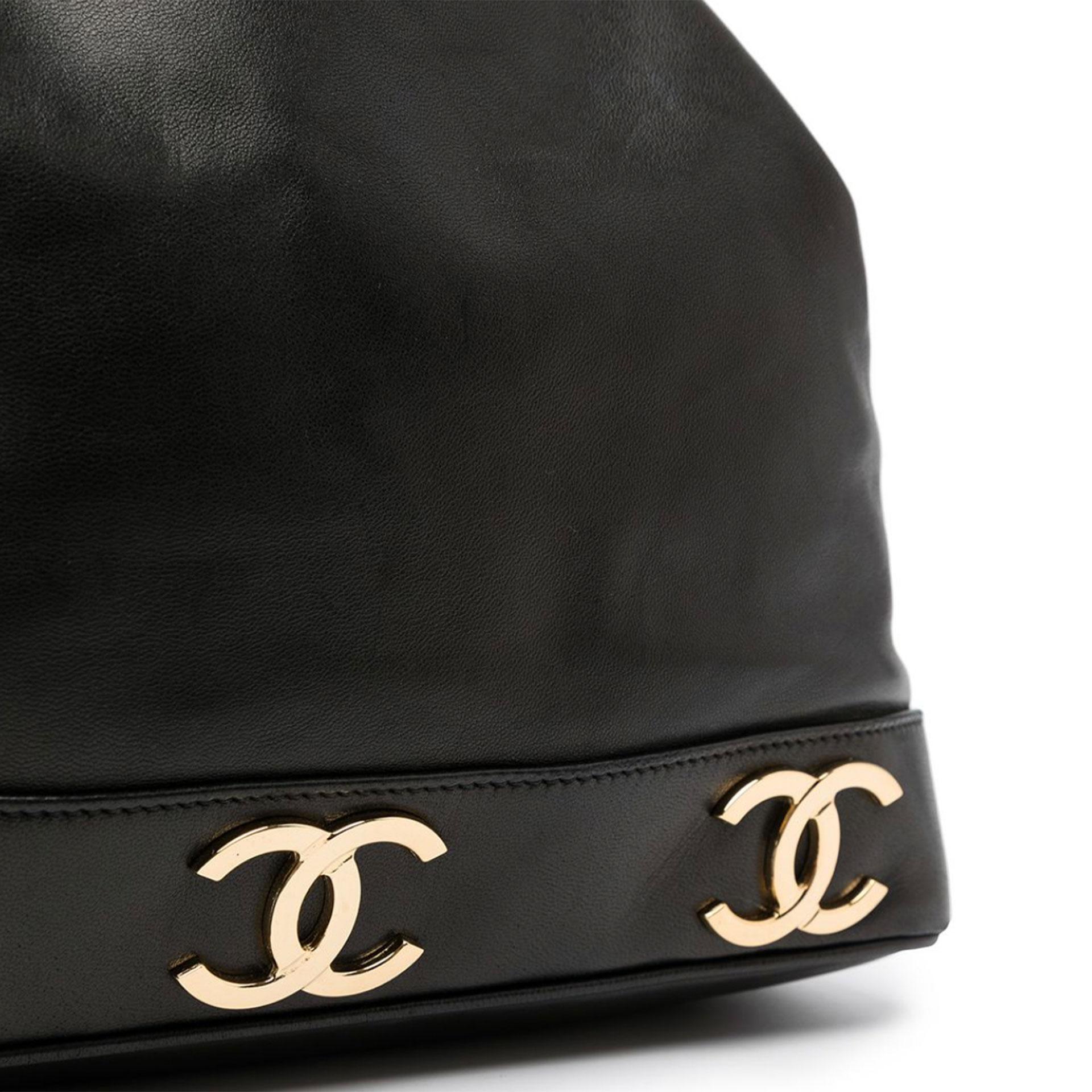 Chanel Vintage 90's Black Triple CC Drawstring Crossbody Shoulder Bag In Good Condition For Sale In Miami, FL