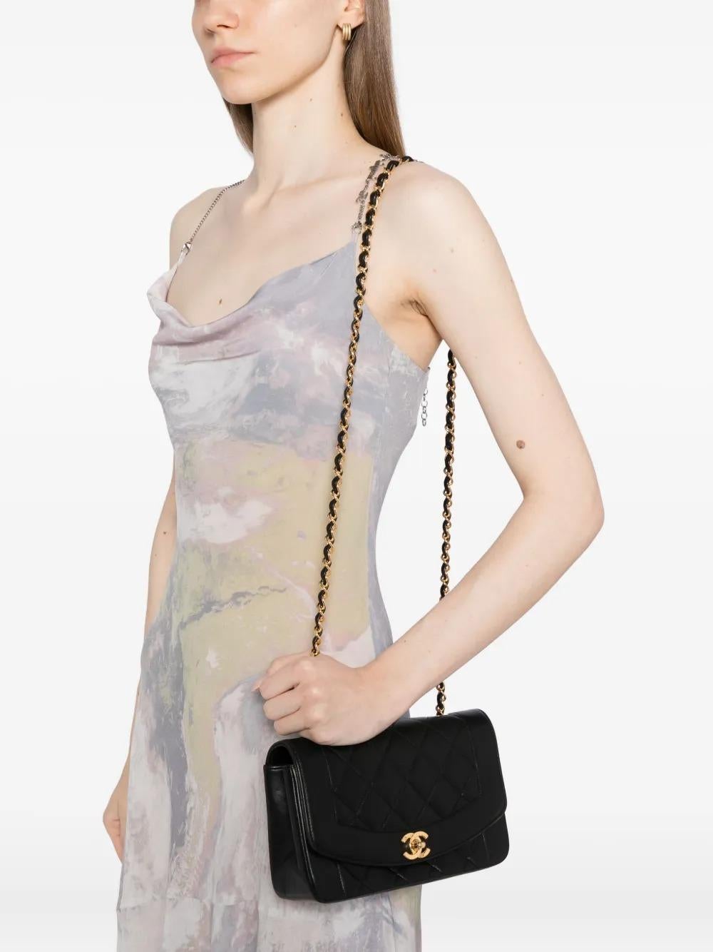 circa 1991
black crossbody
front buckle fastening
front flap closure
chain-link shoulder strap
gold-tone logo plaque
main compartment