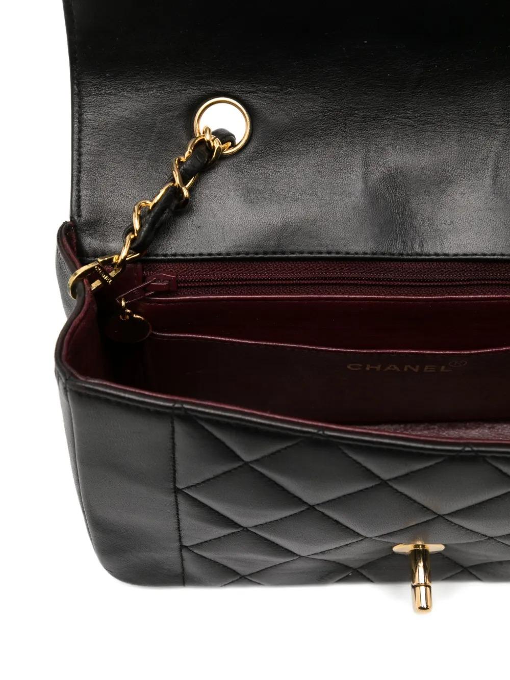 Women's or Men's Chanel Vintage 90's Diana Medium Lambskin Crossbody Shoulder Bag For Sale