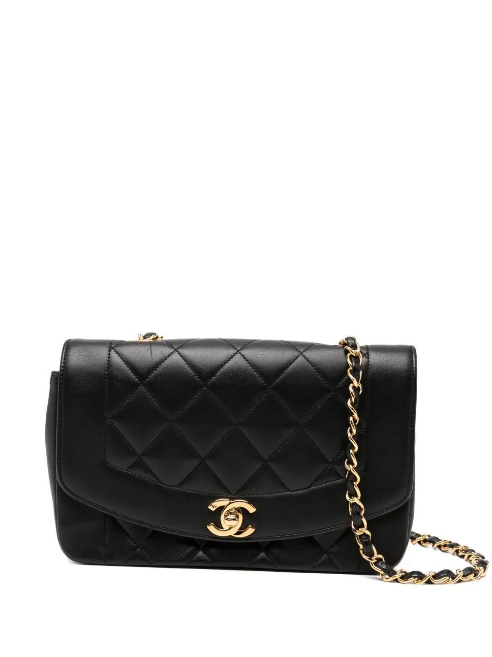 Chanel Vintage 90's Diana Medium Lambskin Crossbody Shoulder Bag For Sale 1