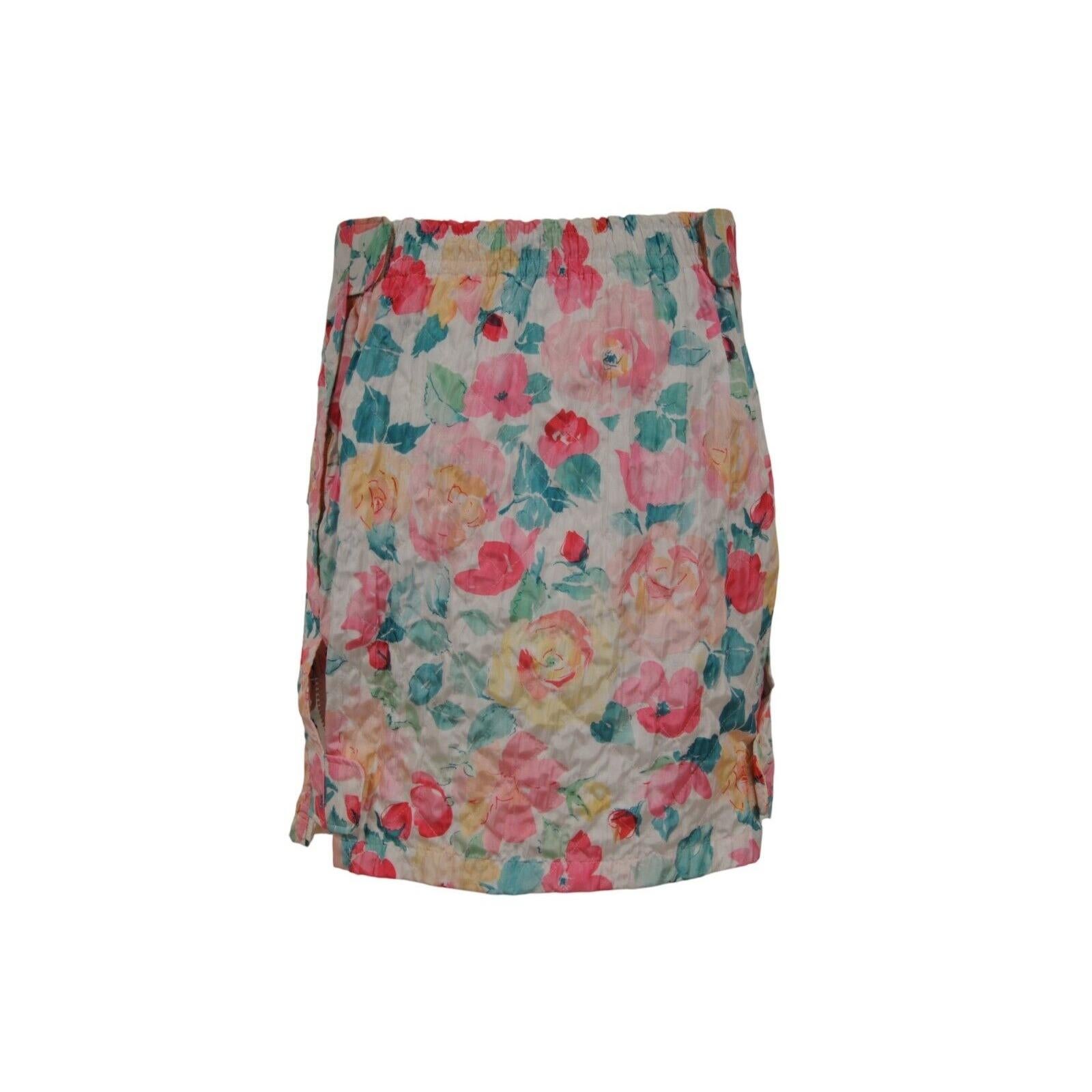 - Rosa grün gelb weiß außen



- Tagged Größe 40



- Hergestellt aus 100% Polyester



- Stretch-Bund, Reißverschluss und Klettverschlüsse



- Aus der Sammlung Cruise 1995 



Bedingung: 



Der Rock ist in insgesamt großen Vintage-Zustand mit