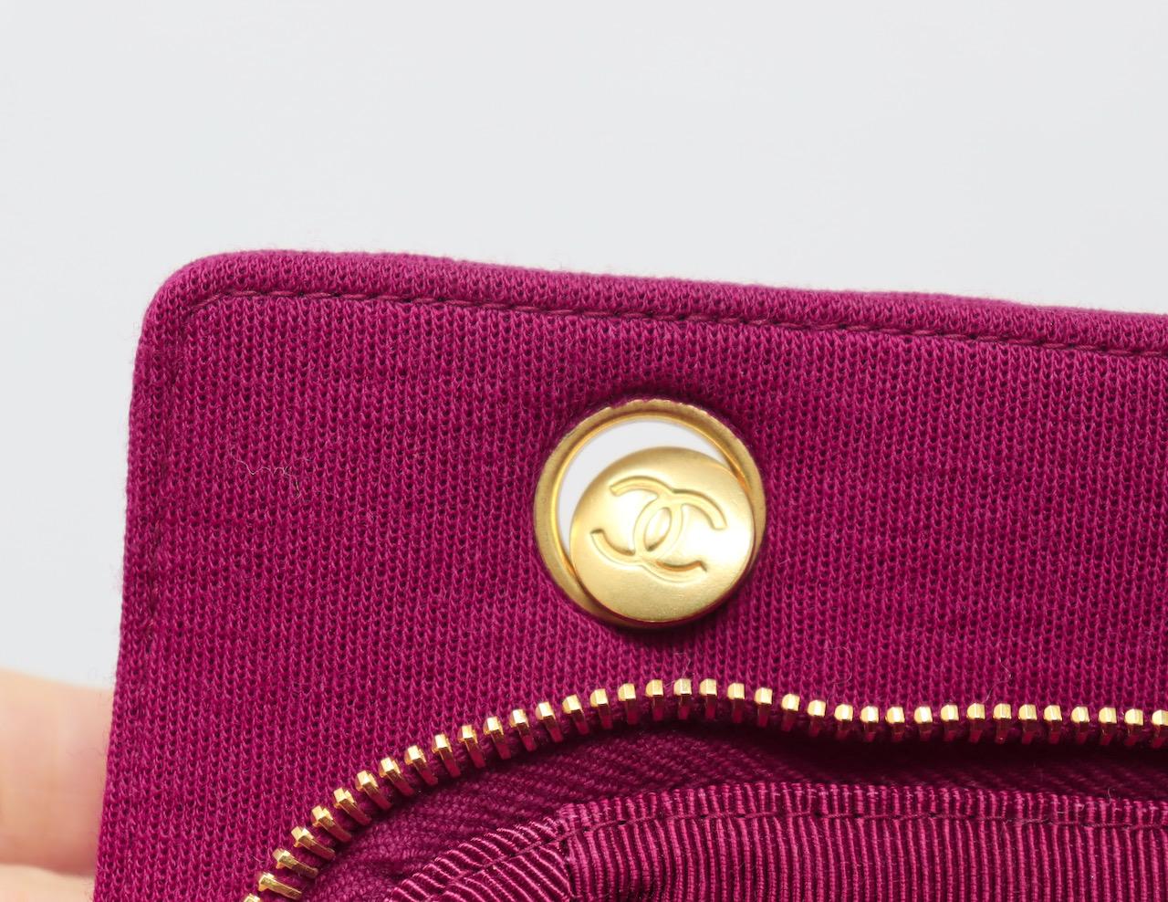 CHANEL Vintage 90's Magenta Jersey Bag In Good Condition For Sale In Georgetown, ME