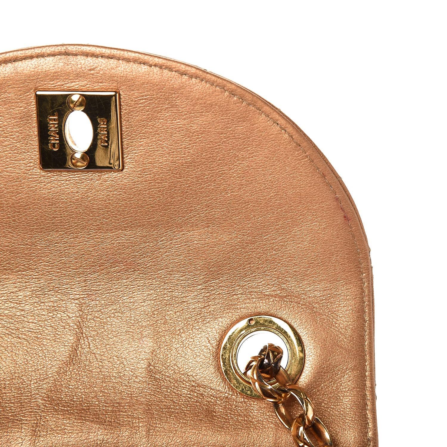 Chanel 1994 Vintage Gold Bronze Metallic Lambskin Mini Quilted Classic Flap Bag en vente 5