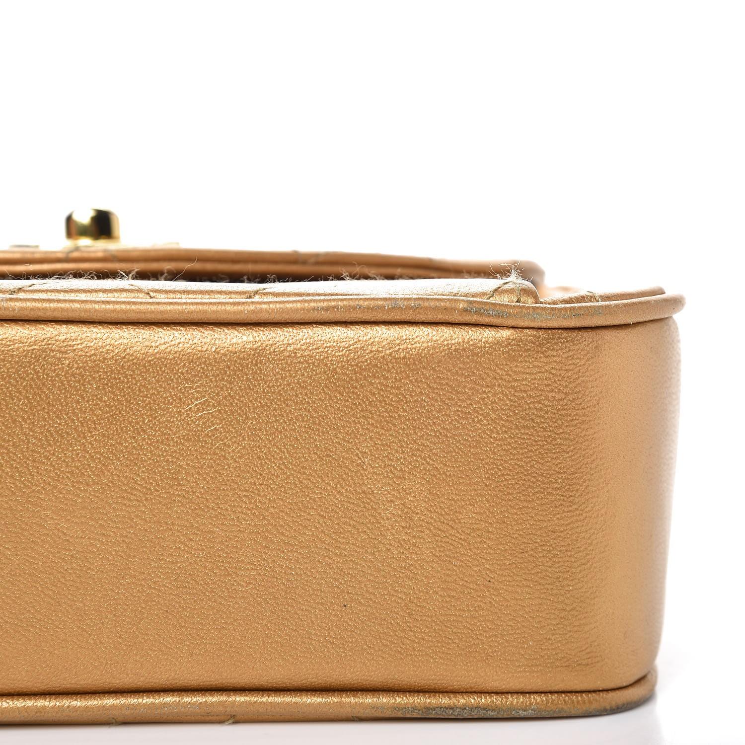 Chanel 1994 Vintage Gold Bronze Metallic Lambskin Mini Quilted Classic Flap Bag en vente 4